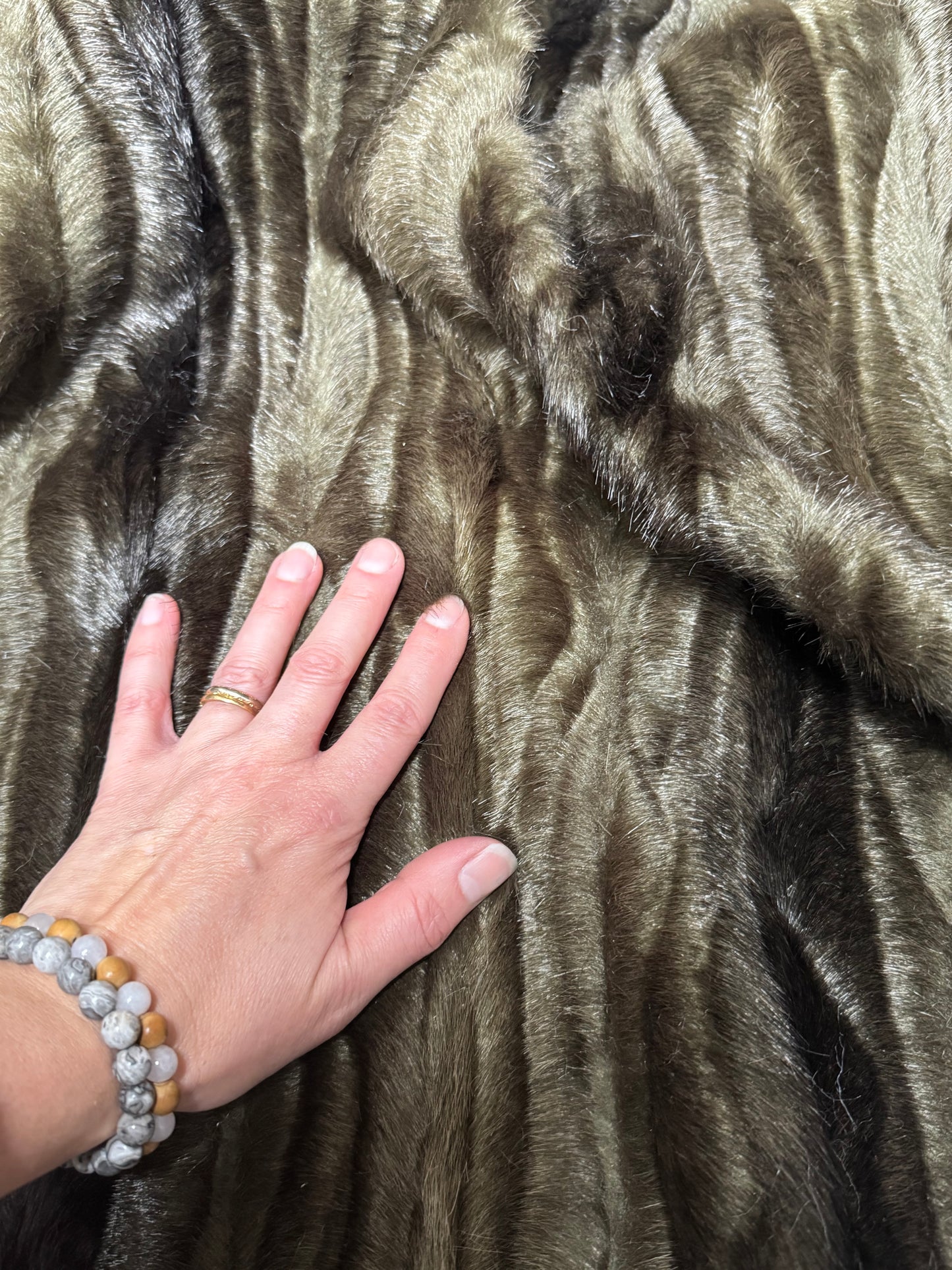 Textured brown faux fur remnant 38x158 cm – natural shades – pile 0.5 to 1.5 cm