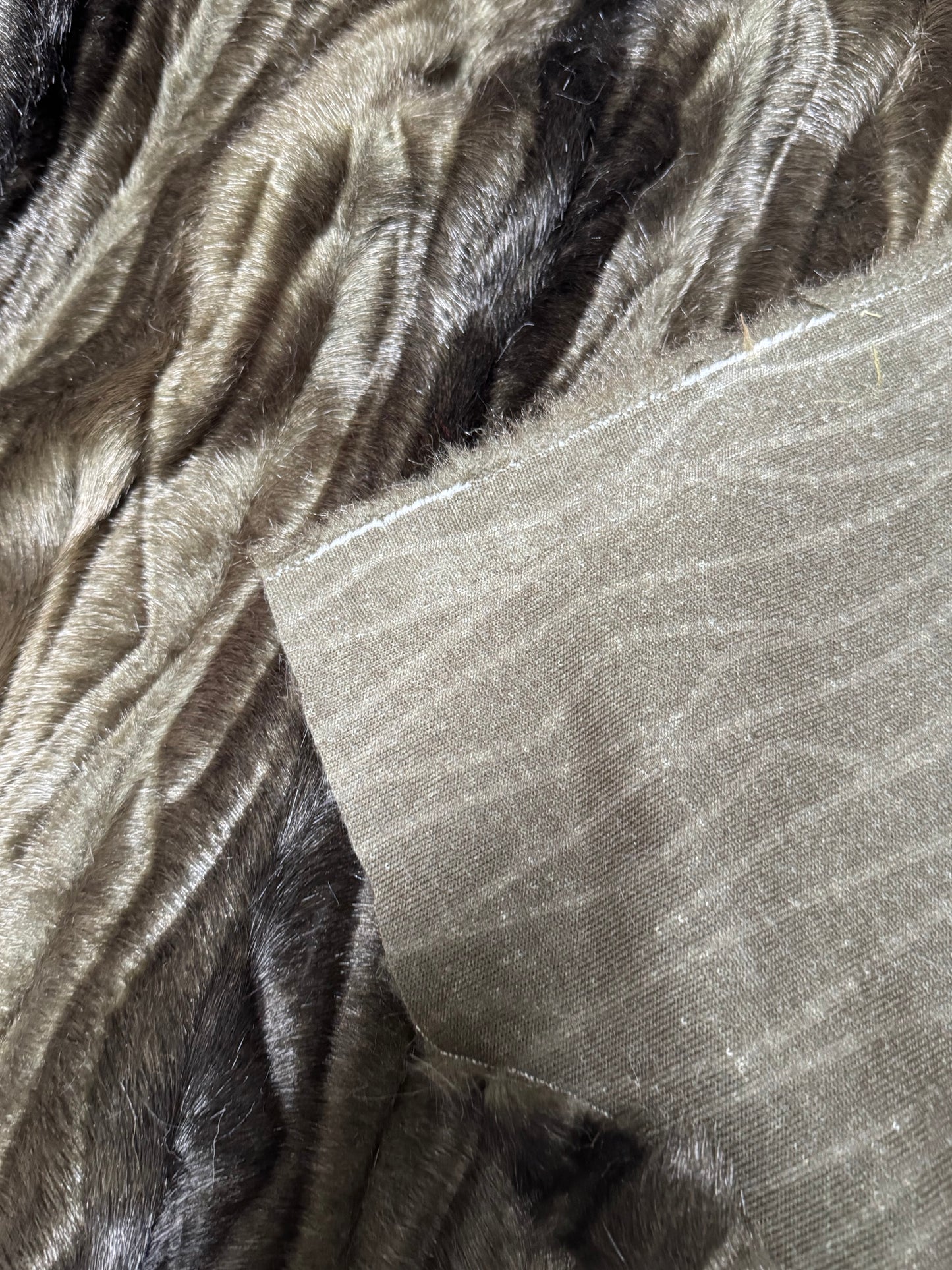 Textured brown faux fur remnant 38x158 cm – natural shades – pile 0.5 to 1.5 cm