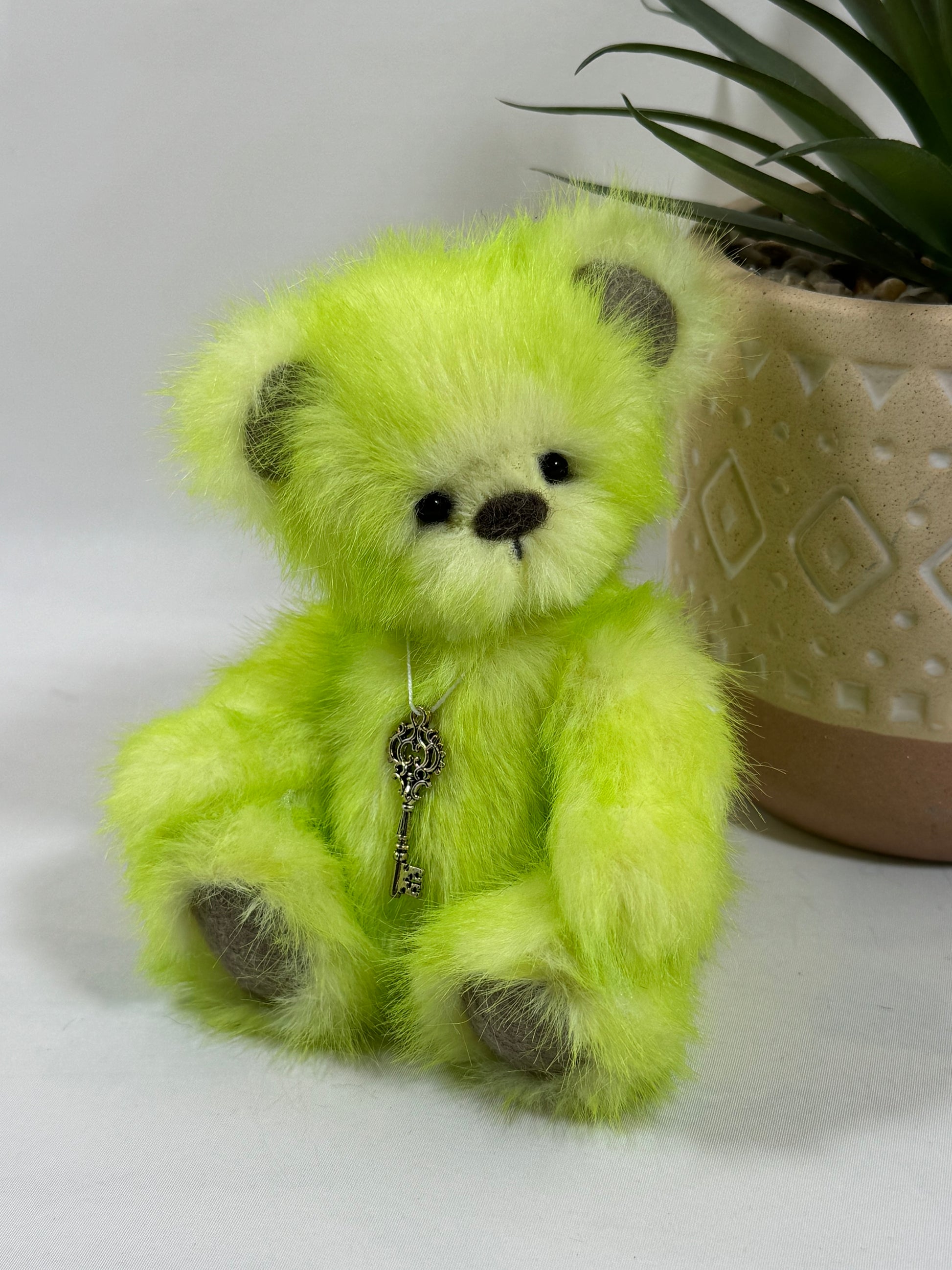 ours de collection vert stabilo 15 cm articulé fait main