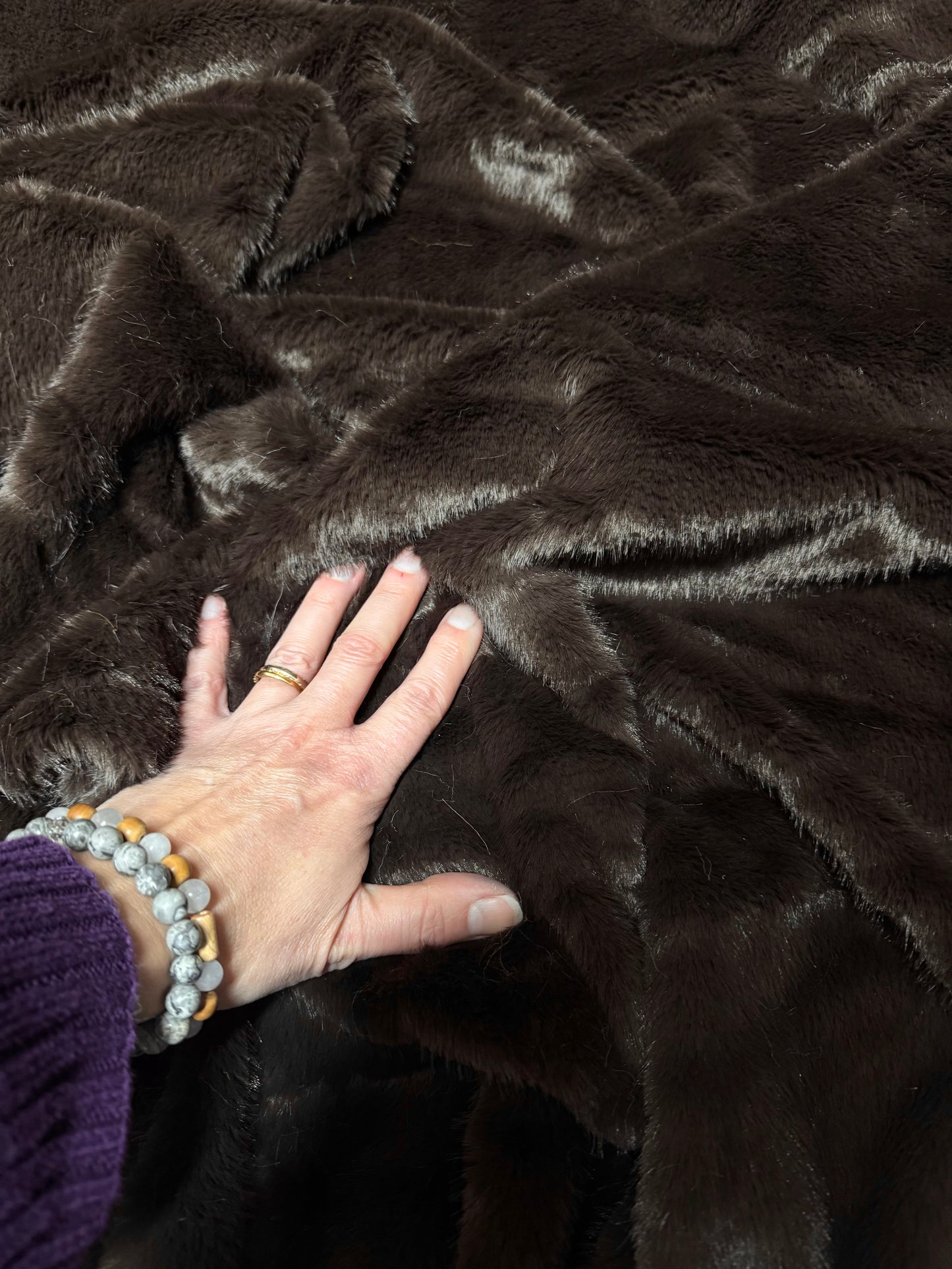 Textured brown faux fur 1 cm – 30x170 cm piece – plush, collector bear & fursuit