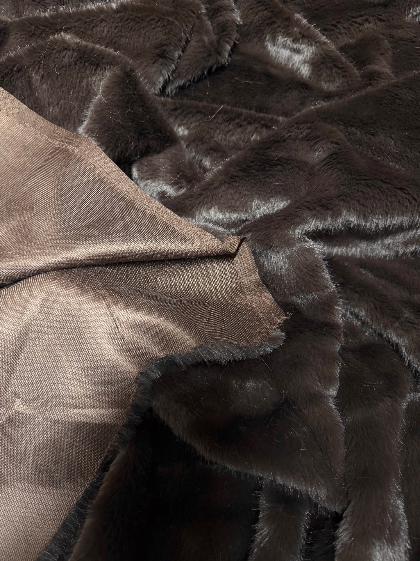 Textured brown faux fur 1 cm – 30x170 cm piece – plush, collector bear & fursuit