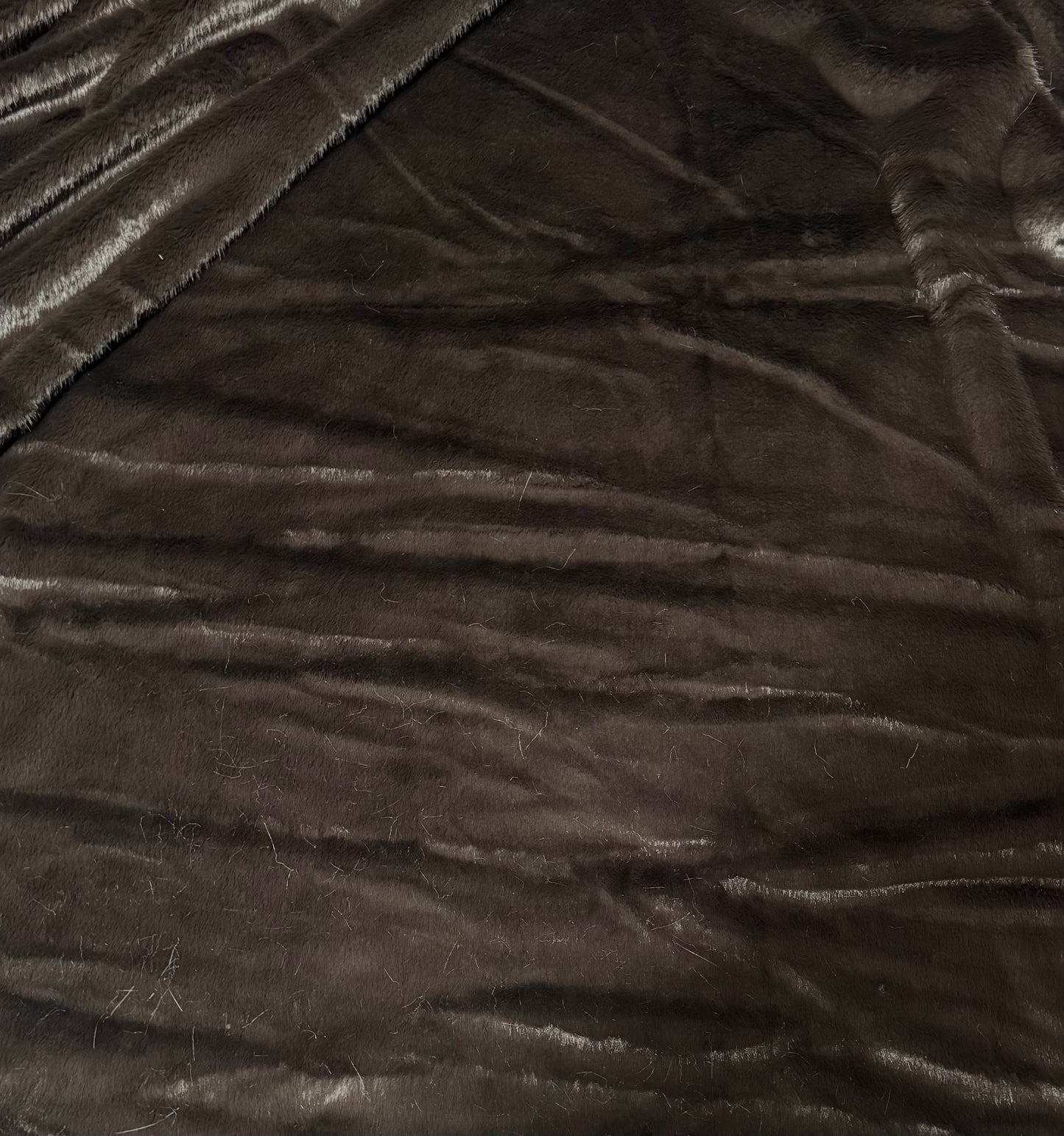 Textured brown faux fur 1 cm – 30x170 cm piece – plush, collector bear & fursuit