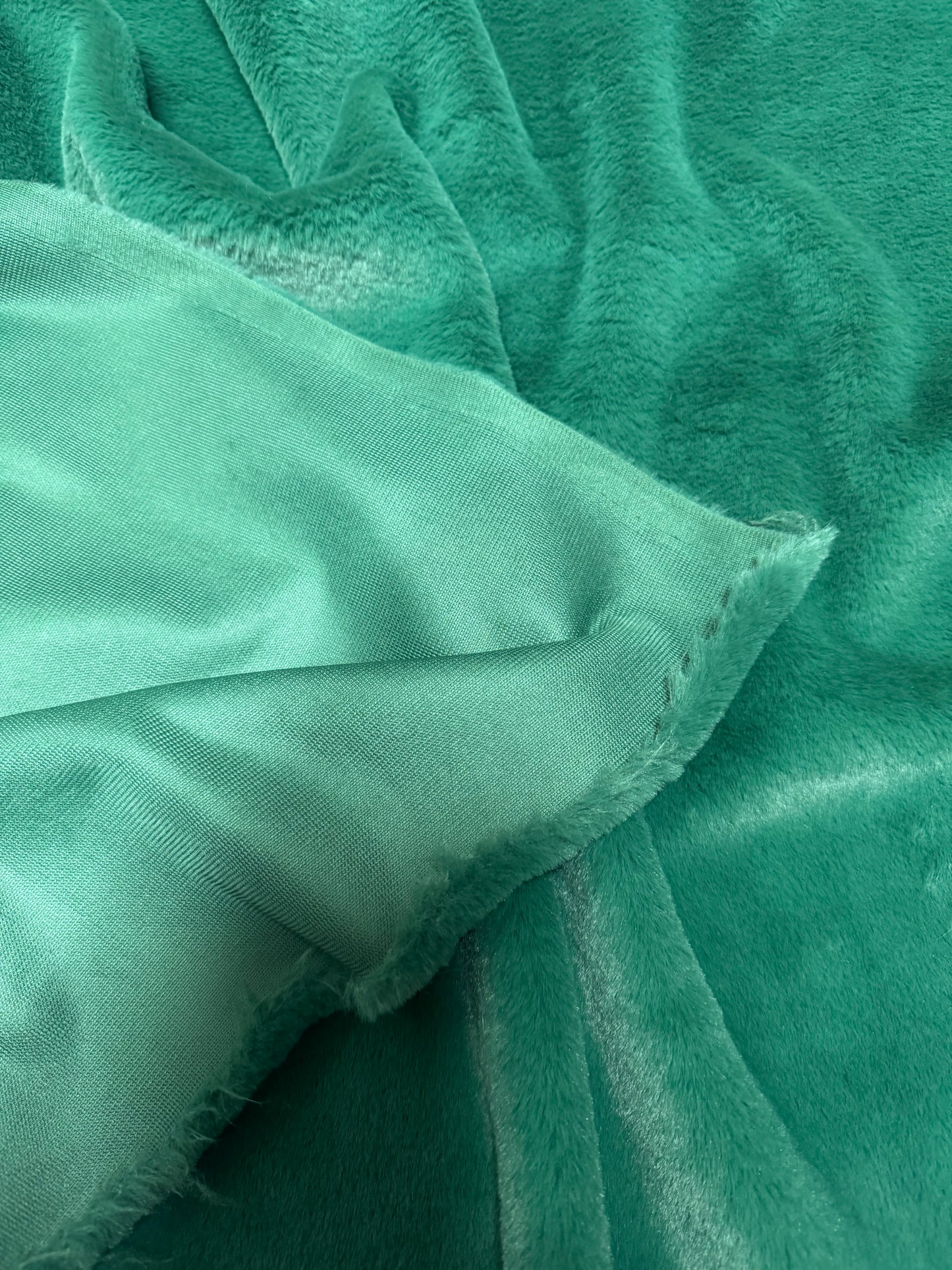 Fausse fourrure vert sapin 0,5 cm – coupon 30x150 cm