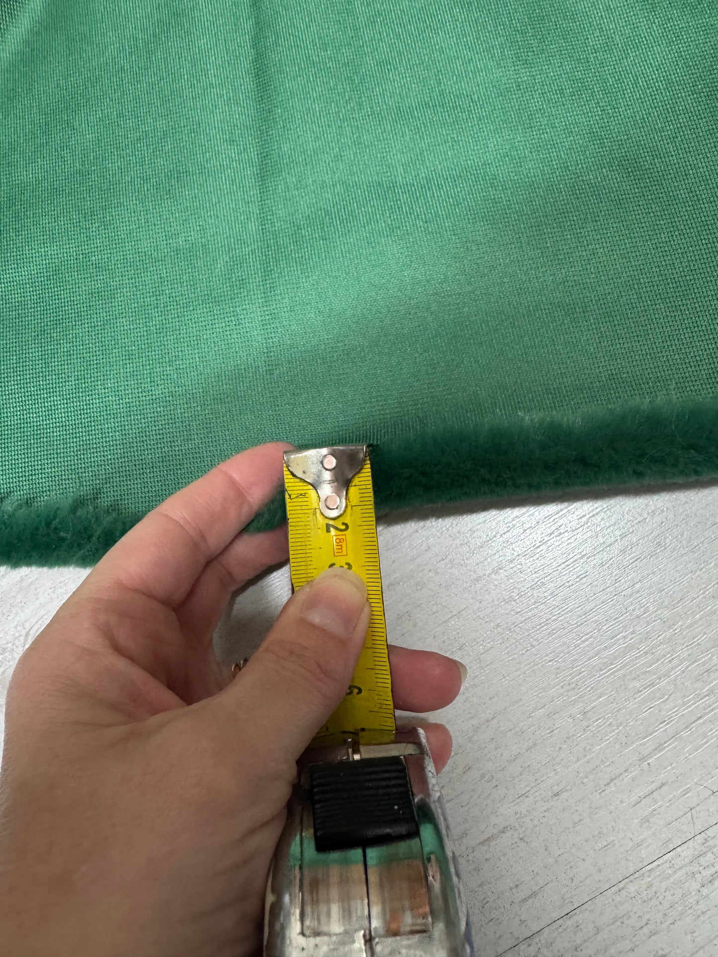 Fausse fourrure vert sapin 0,5 cm – coupon 30x150 cm