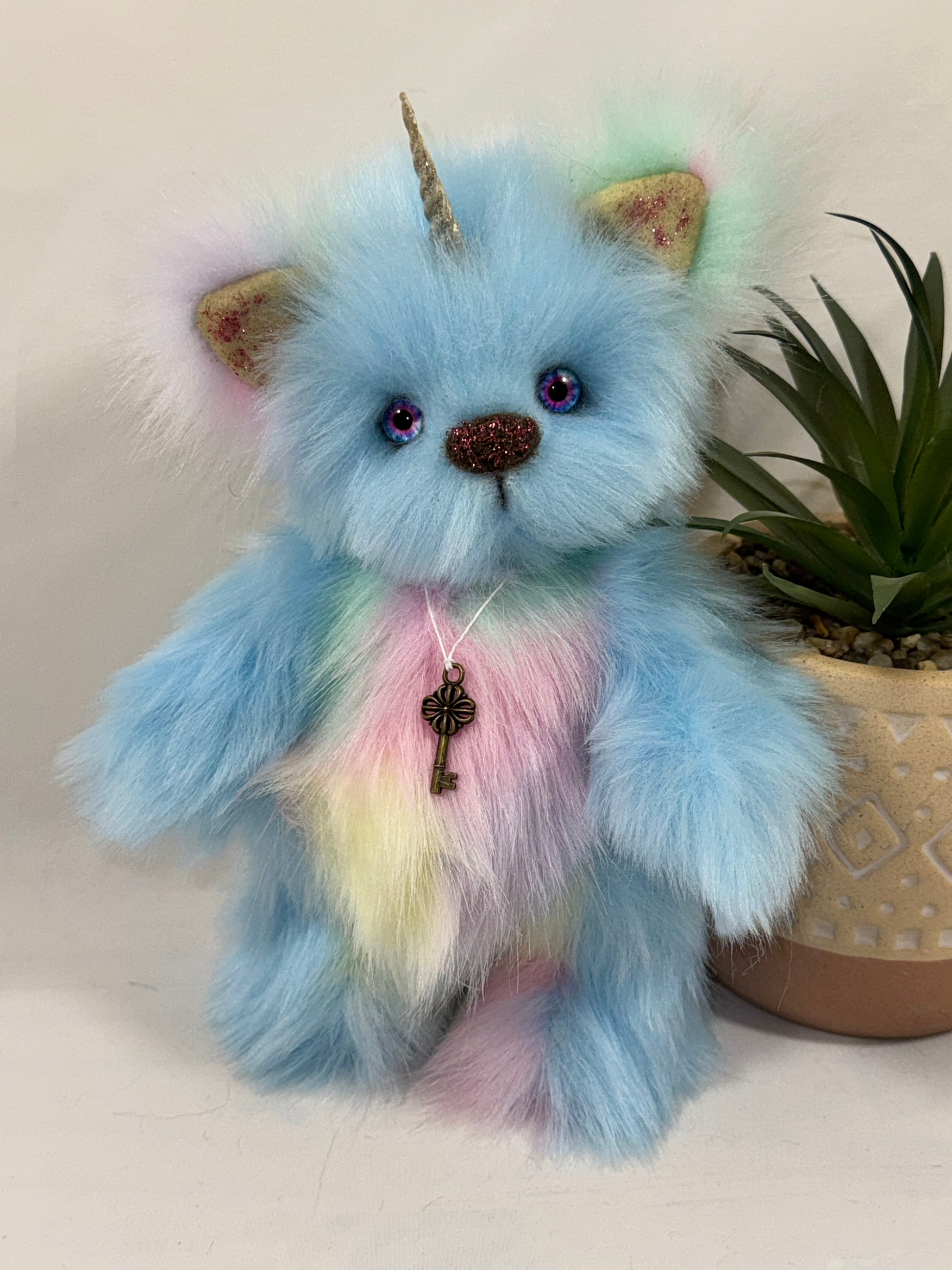 Peluche licorne faite main pastel avec corne et finitions artisanales