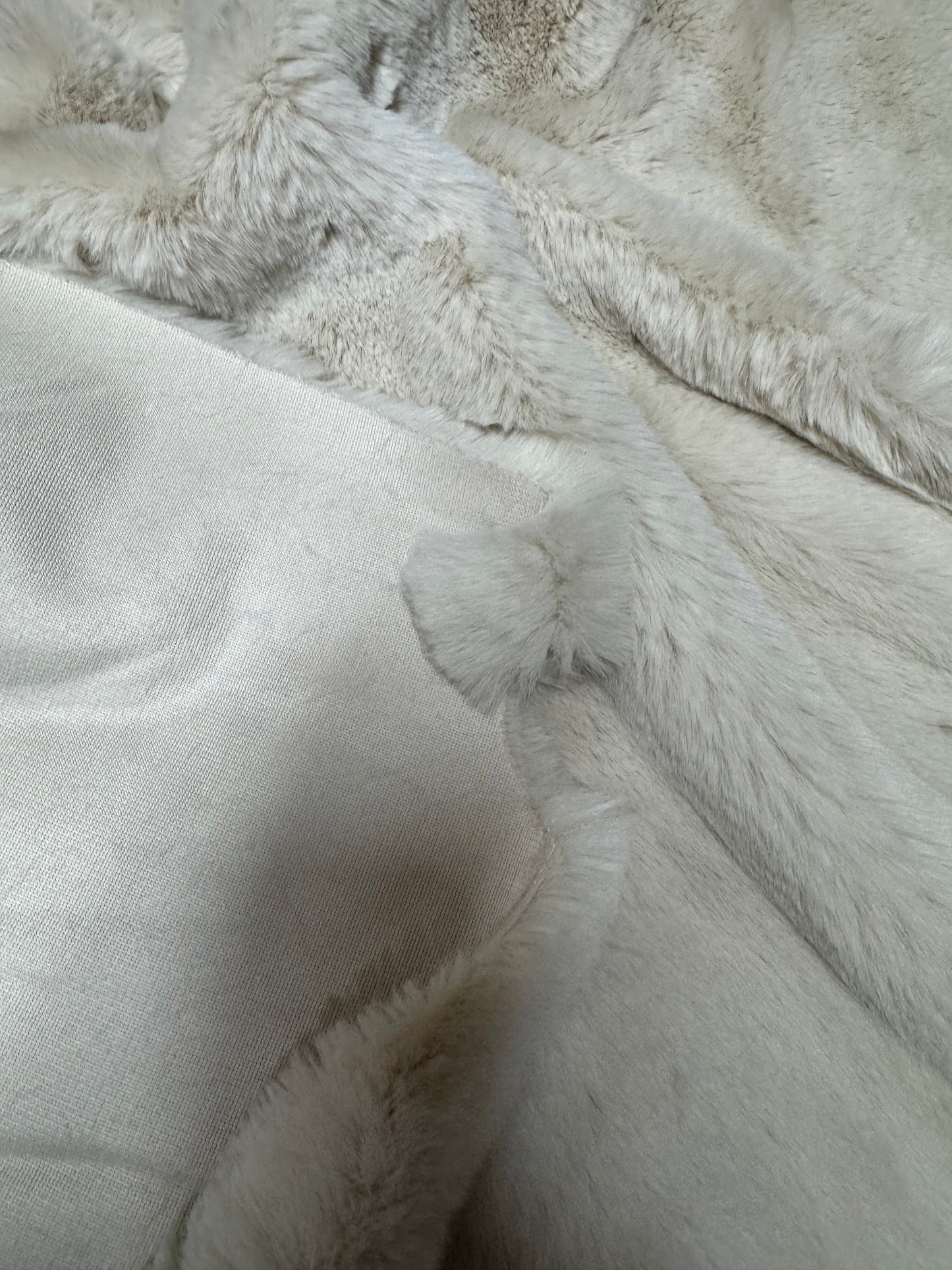 Fausse fourrure beige clair 2 cm – coupon 30x98 cm – tissu peluche ours, fursuit