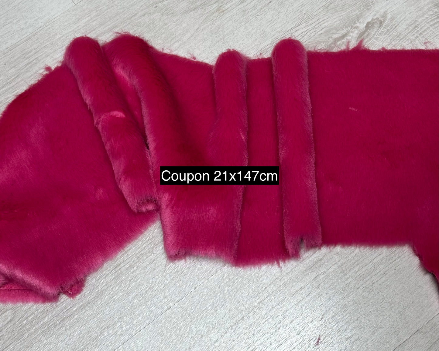 Thick, soft faux fur coupon with medium-length fuchsia pink pile 21cm x 147cm