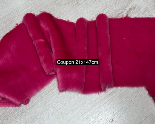 Thick, soft faux fur coupon with medium-length fuchsia pink pile 21cm x 147cm