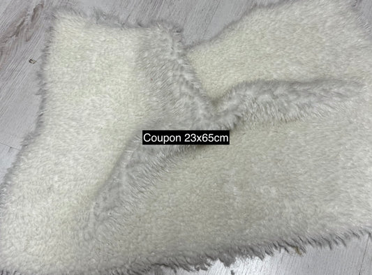 Coupon tissu fausse fourrure douce à poils mi-longs frisés blanc 23cm x 65cm