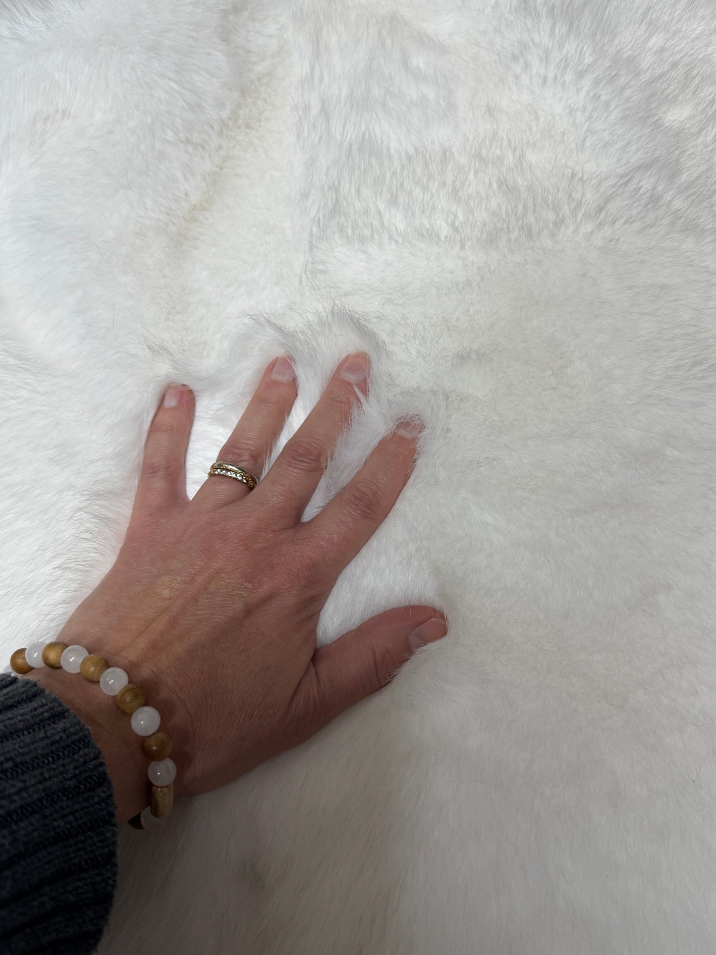 Fausse fourrure blanche douce 2 cm idéale pour fursuit et création artisanale