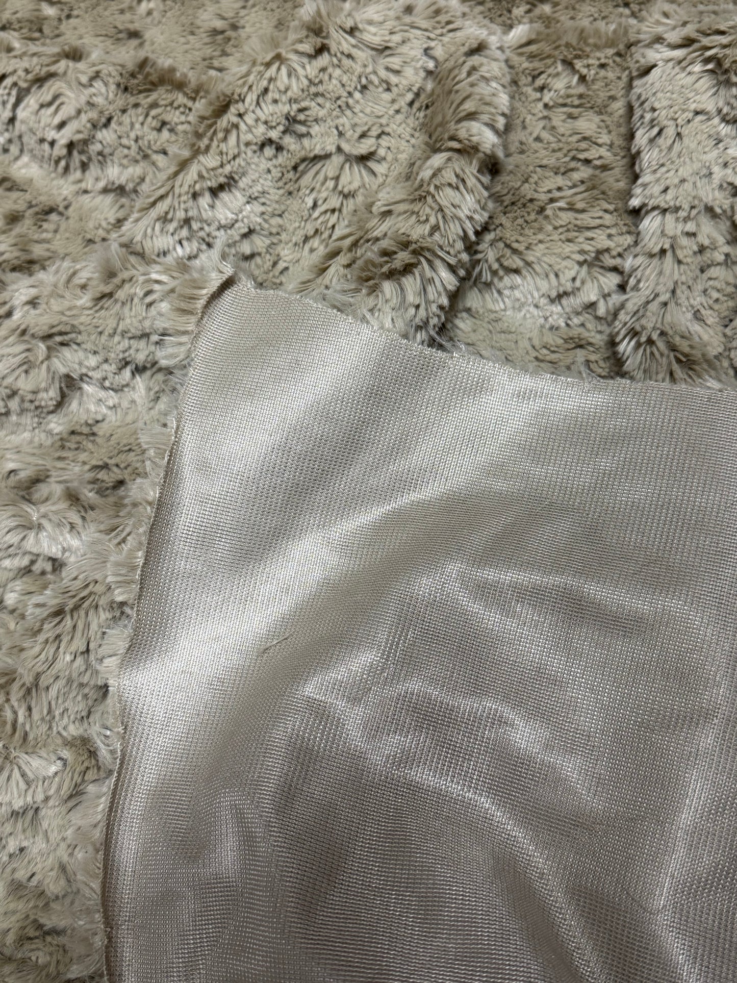 coupon fausse fourrure beige texturé couture création peluche originale