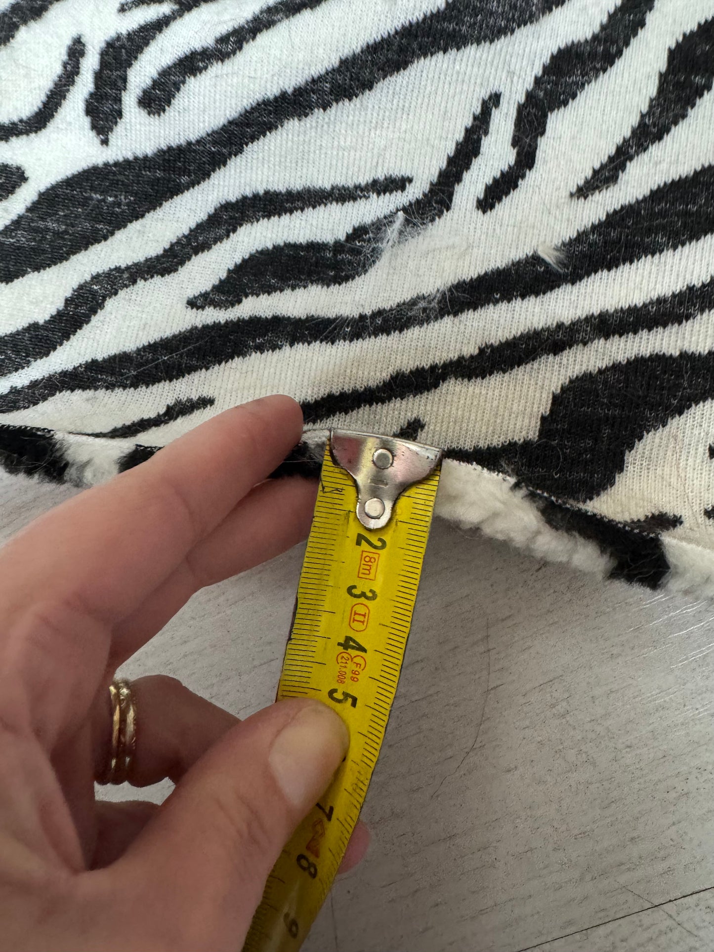 fausse fourrure animal zébré pour coussin peluche création couture