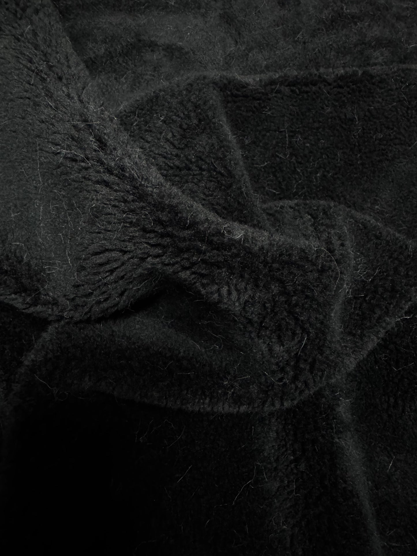 Fausse fourrure noire texture mouton pour couture ours de collection