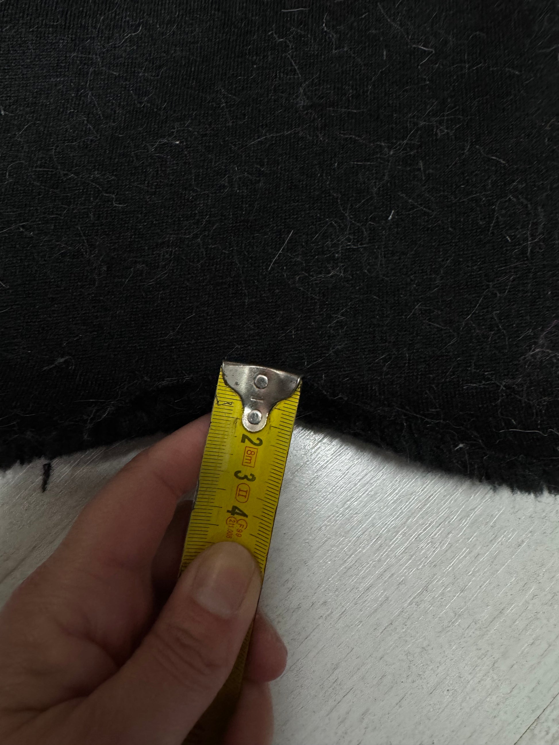 Tissu fausse fourrure noir effet mouton poils 1 cm Shopify

