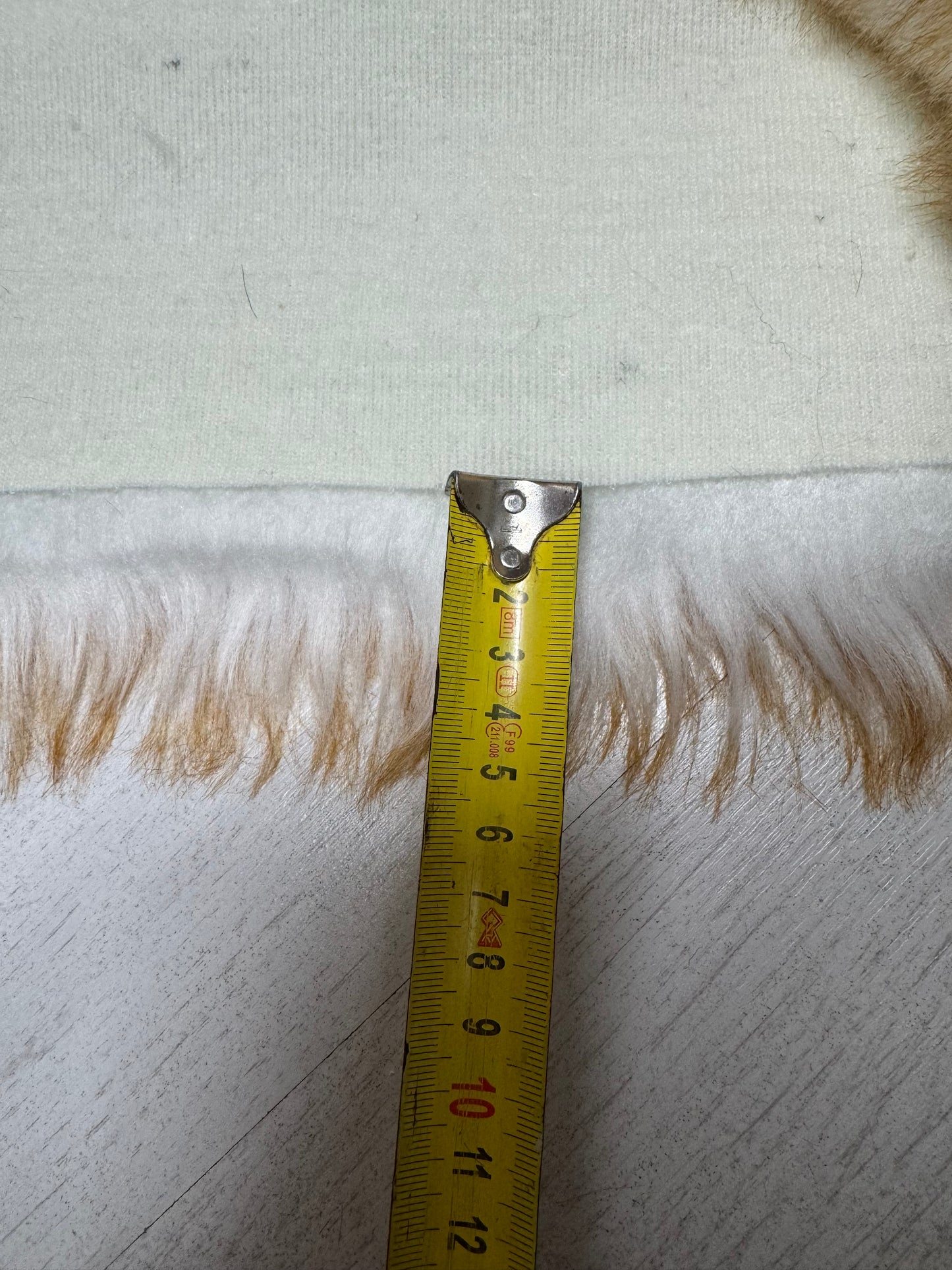 White and caramel faux fur by the cut – 5 cm long pile – sold by 10 cm