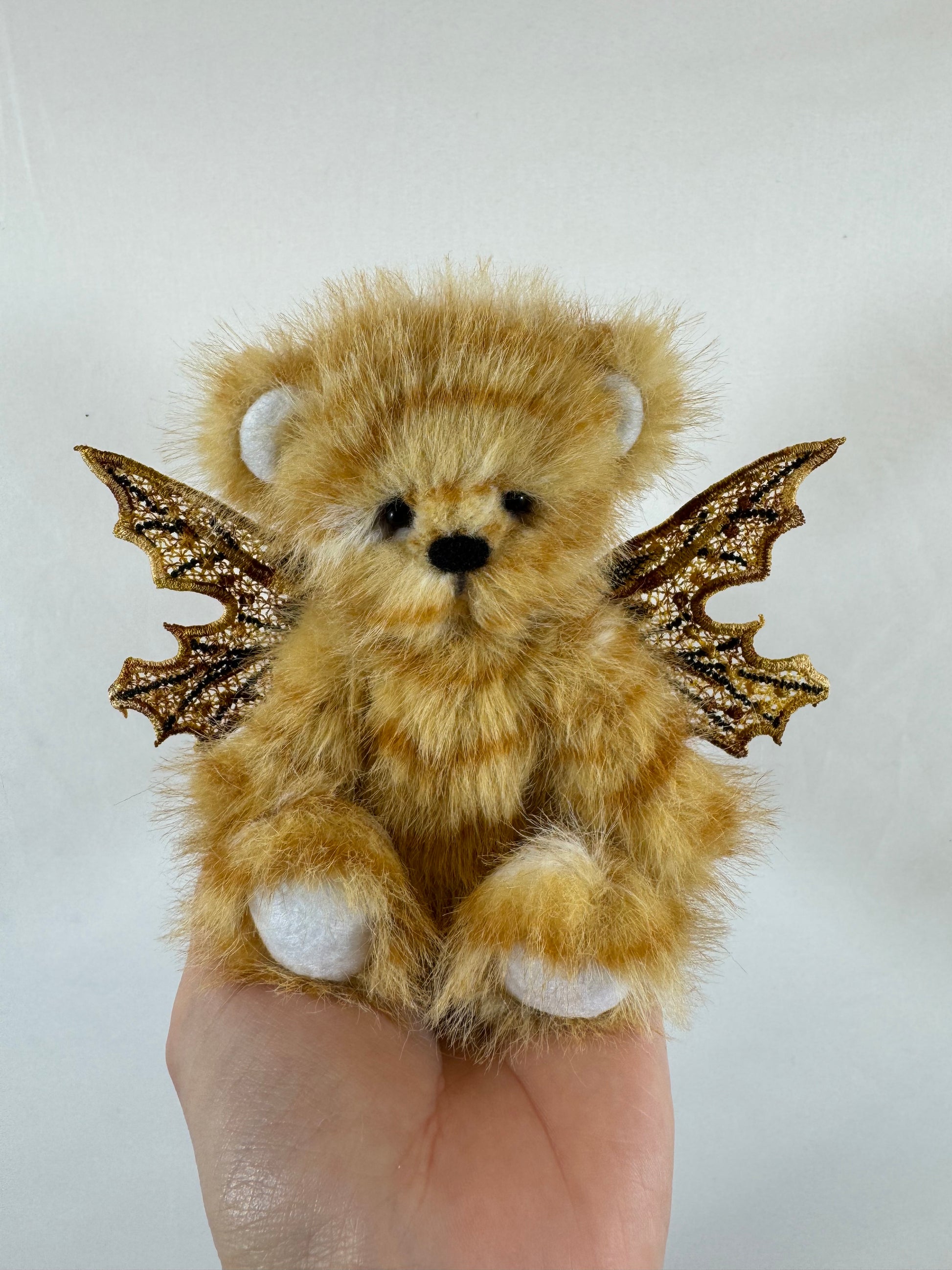Ours de collection Mielor 15 cm avec ailes brodées amovibles