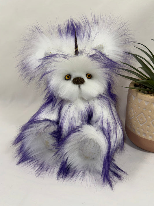licorne de collection Améthysia 24 cm fausse fourrure violet blanc