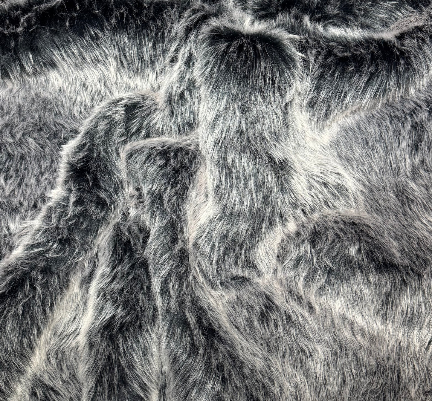 Fausse fourrure noire à pointes blanches poils longs 5 cm vendue à la coupe pour peluches et couture