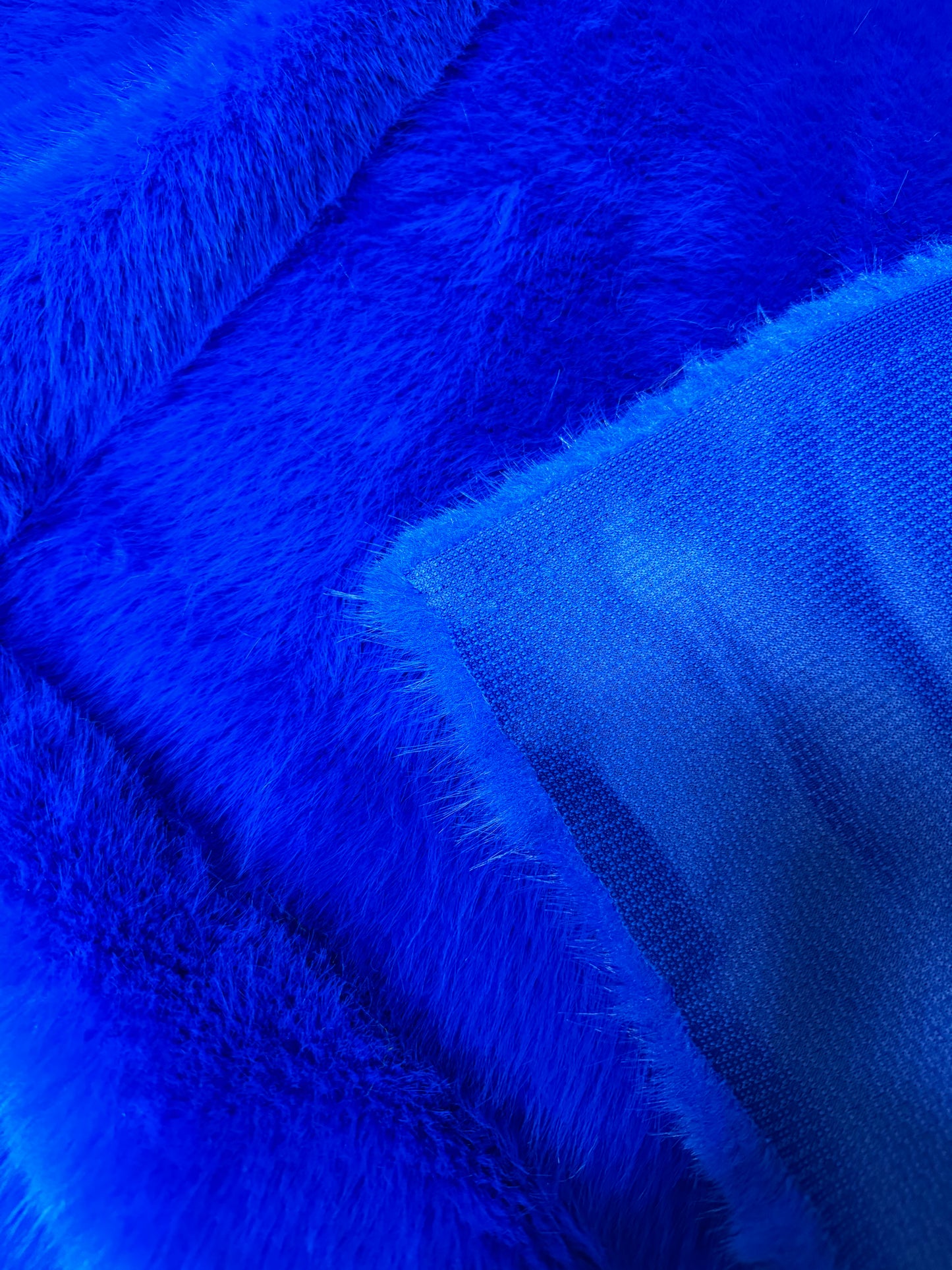 Fausse fourrure bleu vif douce pour couture ours de collection