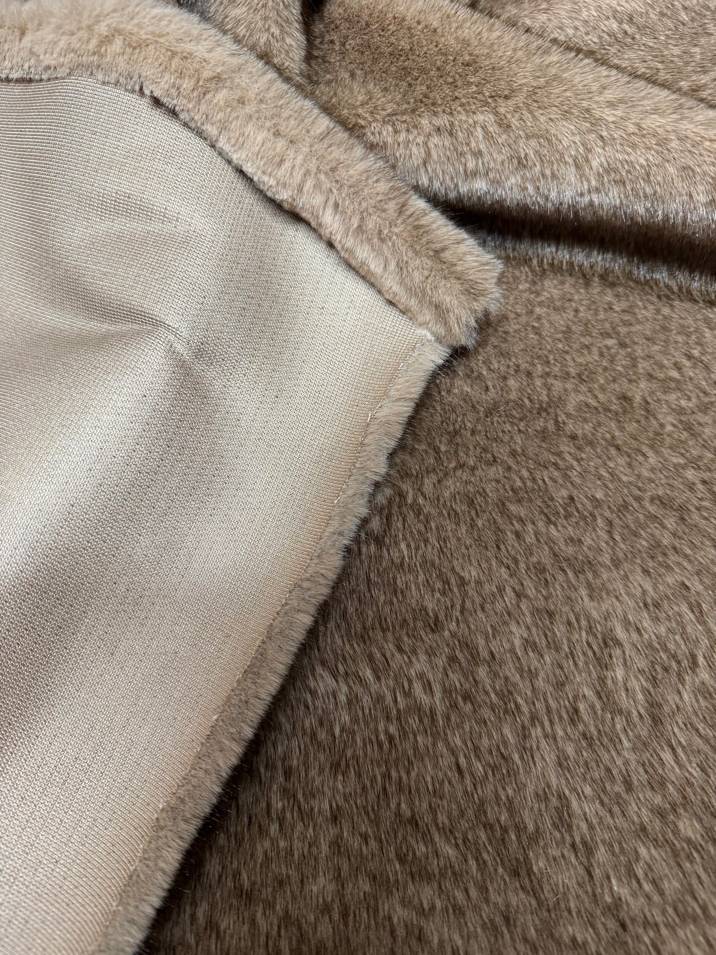 Tissu fourrure synthétique brun taupe création peluche artisanale