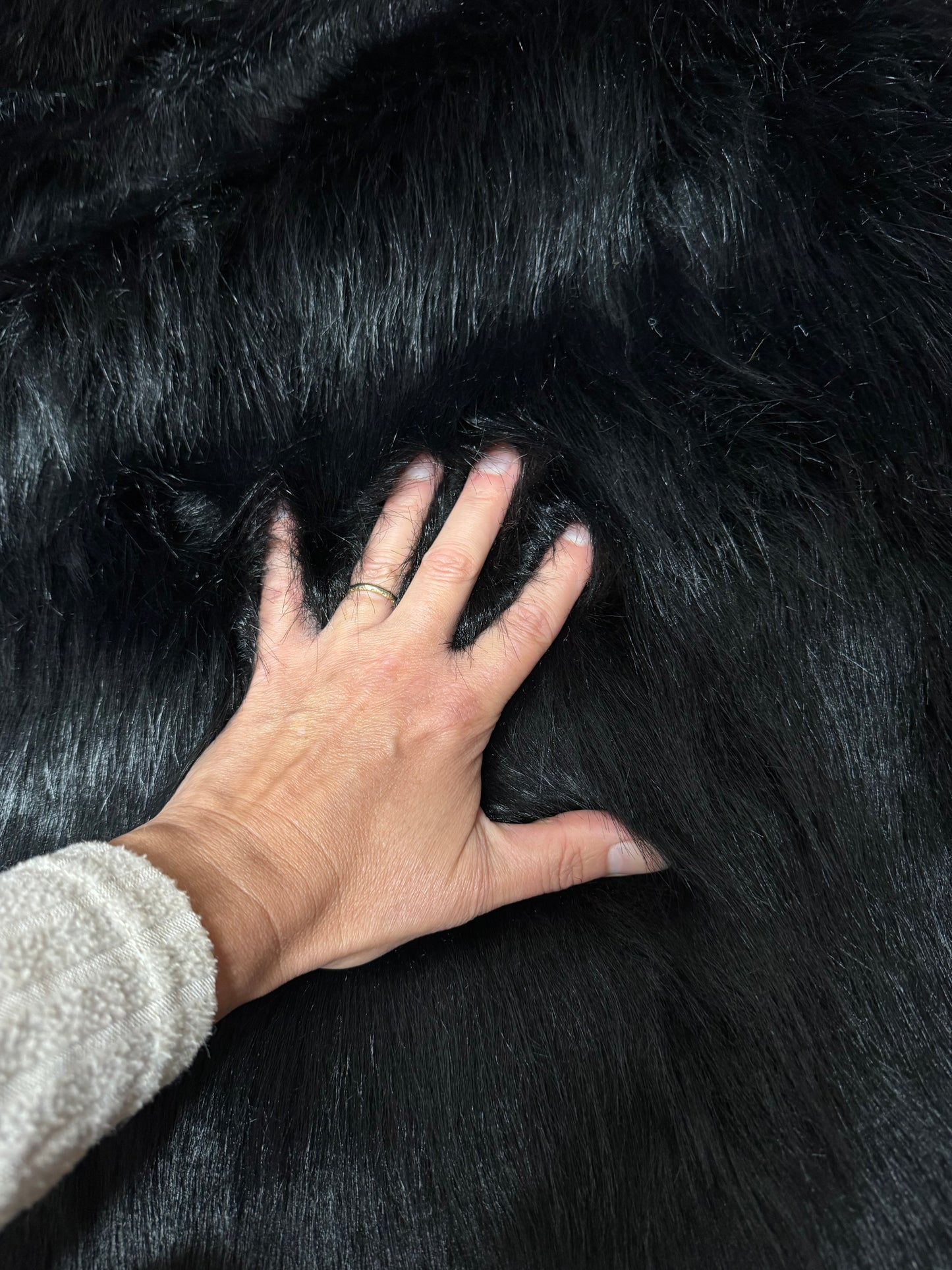 Fausse fourrure noire brillante pour ours de collection