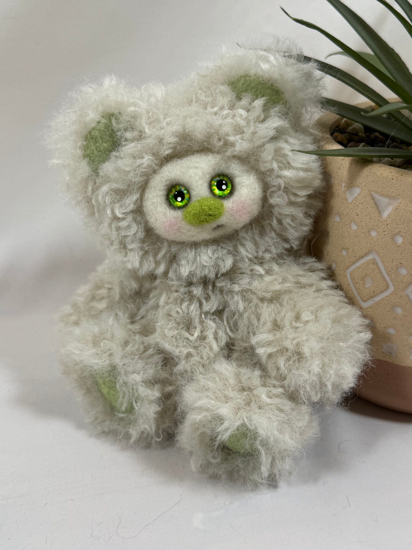 Frimousse de collection artisanale signée Un Ours dans ma Maison. 🐑💕