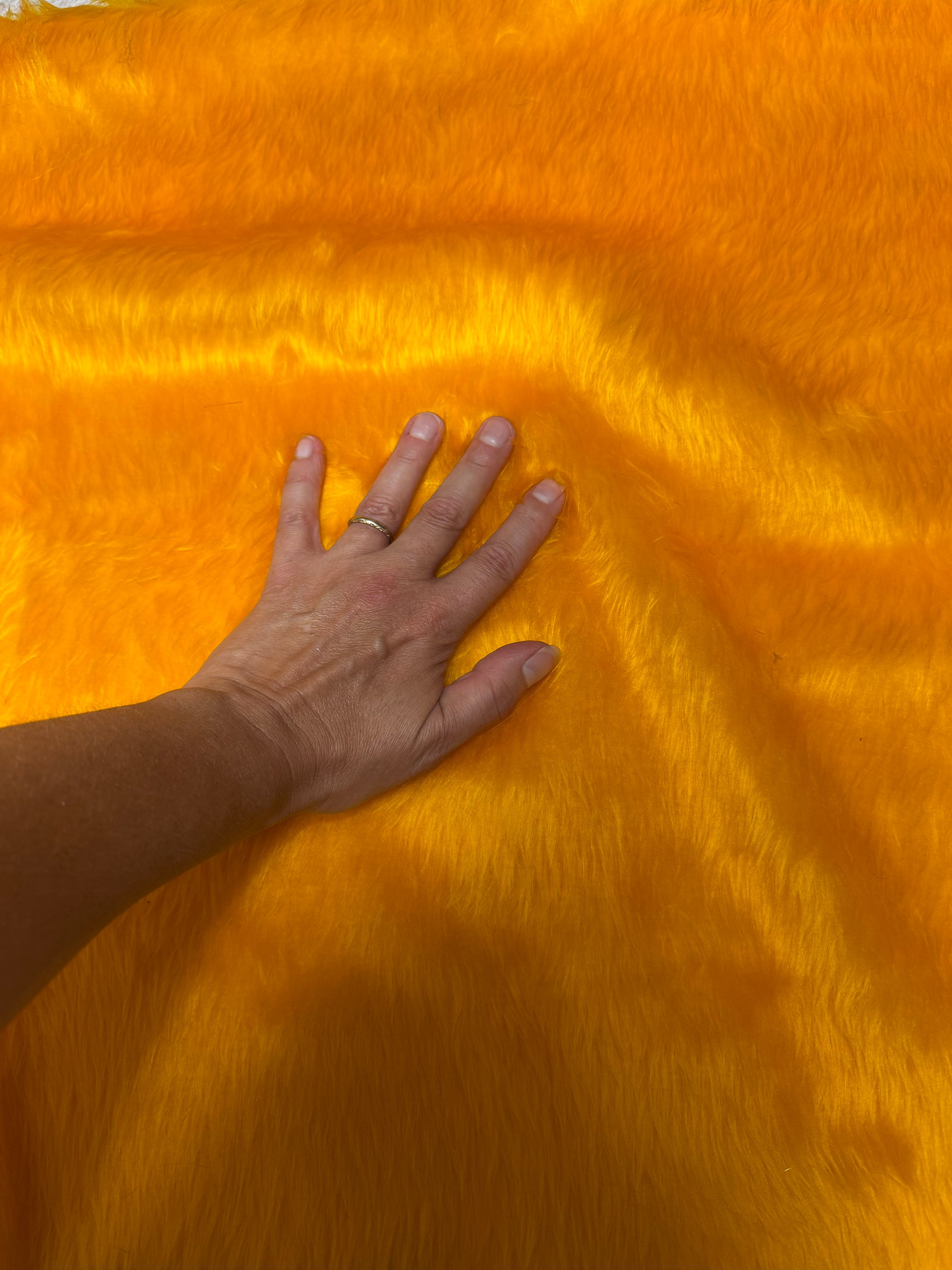 Fausse fourrure orange légère pour couture créative