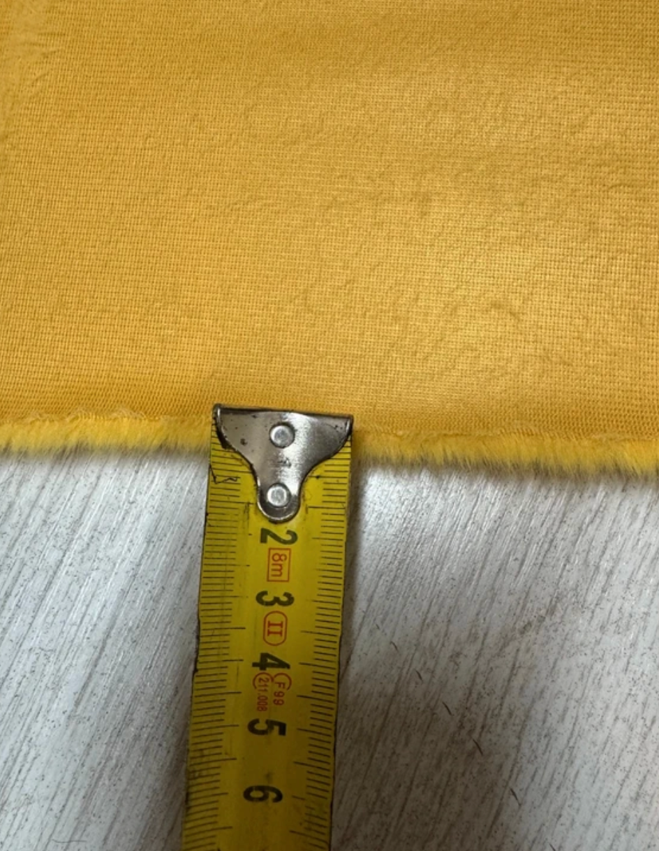 Coupon tissu fausse fourrure douce et légère jaune orange à poils courts 30cm x 86cm