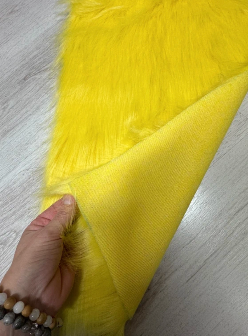 Coupon tissu de qualité fausse fourrure à poils longs doux jaune 50cm x 30cm