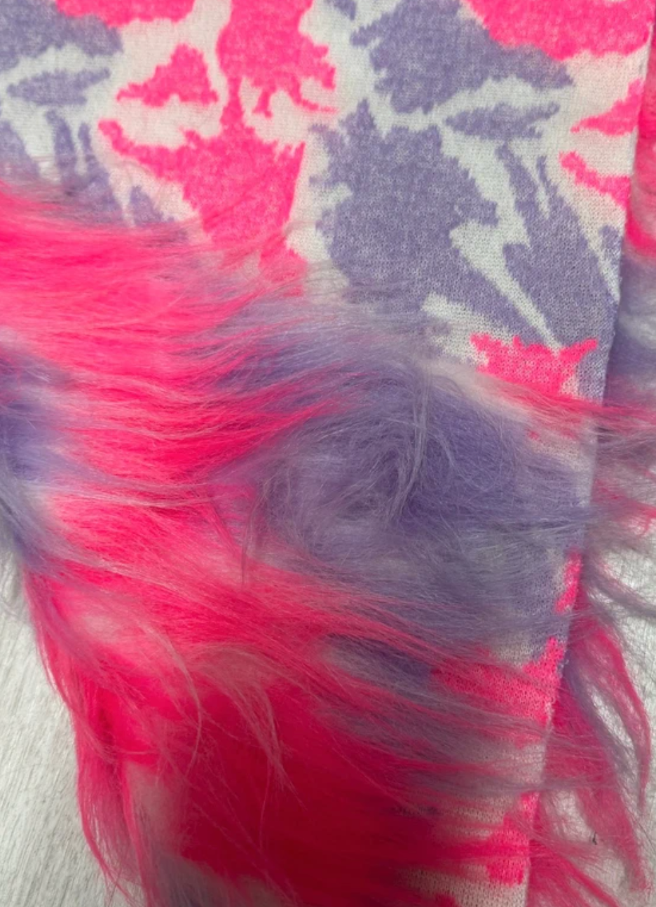 Coupon tissu fausse fourrure douce légère à poils longs violet rose blanc 50cm x30cm