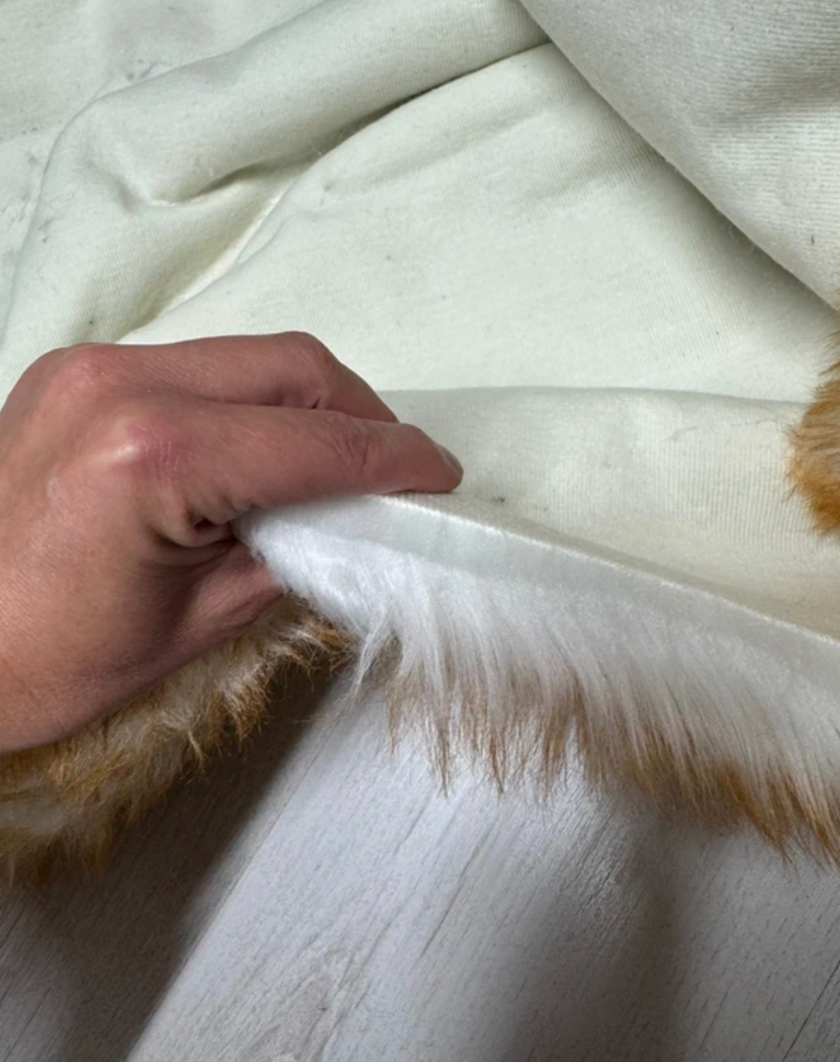 White and caramel faux fur by the cut – 5 cm long pile – sold by 10 cm