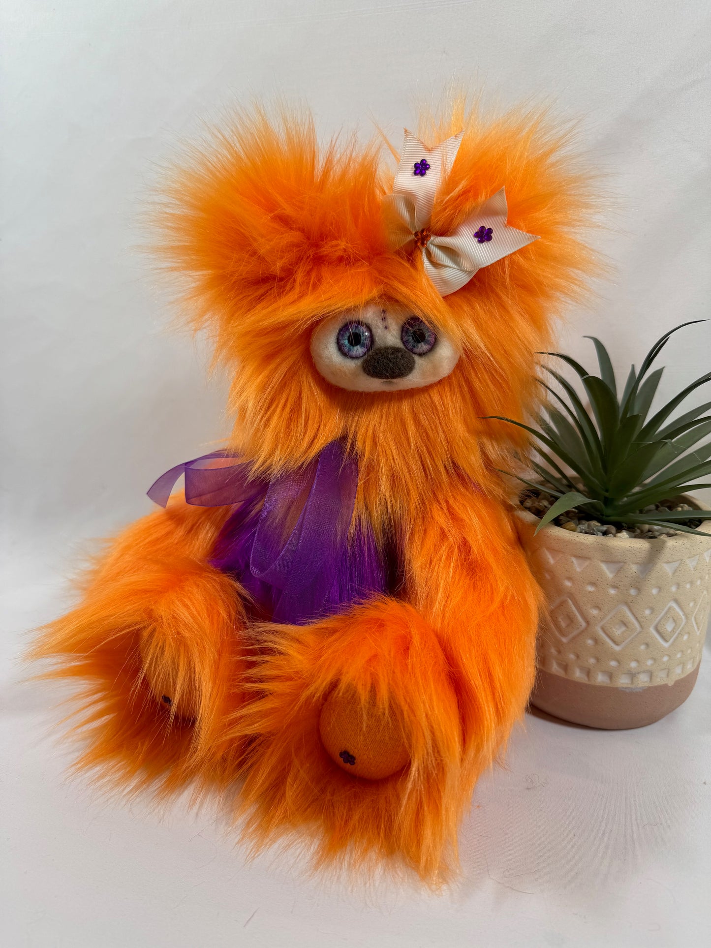 Frimousse Amber — Peluche Artisanale Unique 30 cm en Fausse Fourrure Orange | Fait main en France