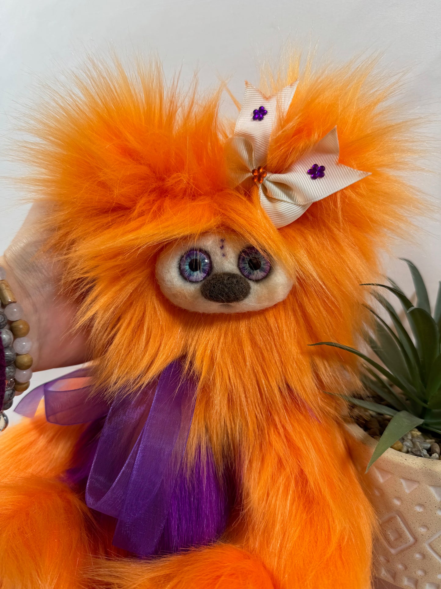 Frimousse Amber — Peluche Artisanale Unique 30 cm en Fausse Fourrure Orange | Fait main en France