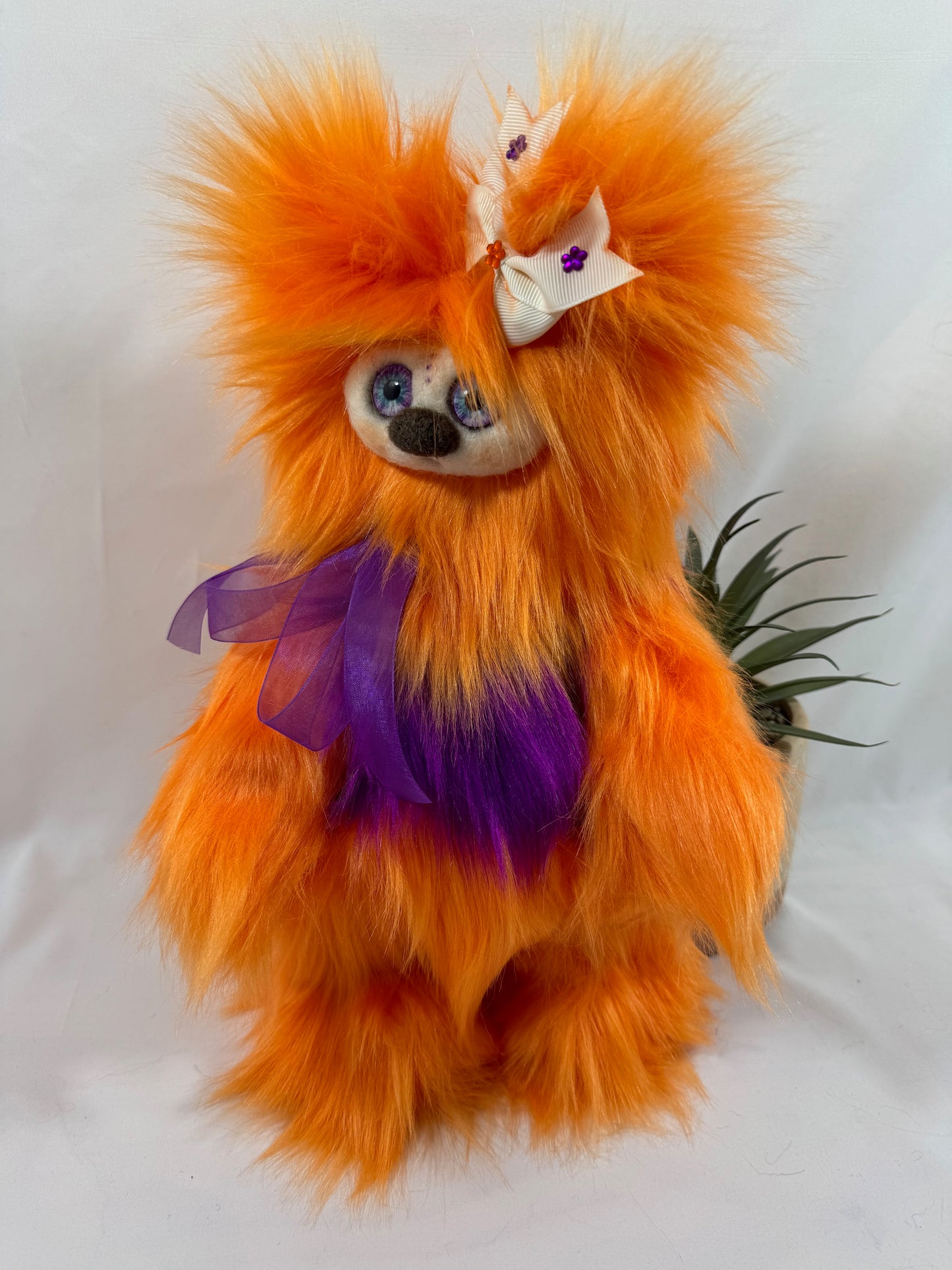 Frimousse Amber — Peluche Artisanale Unique 30 cm en Fausse Fourrure Orange | Fait main en France