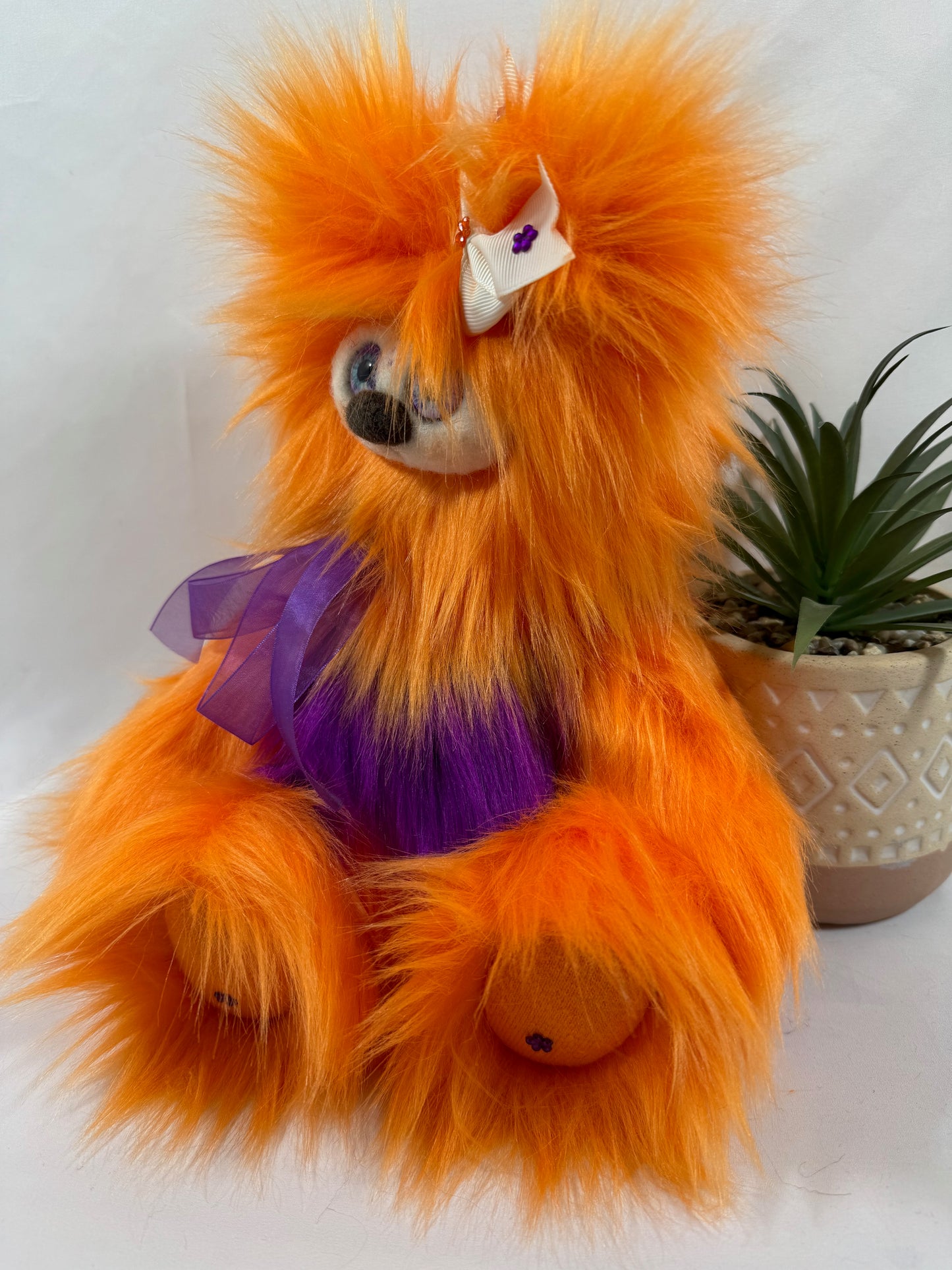 Frimousse Amber — Peluche Artisanale Unique 30 cm en Fausse Fourrure Orange | Fait main en France