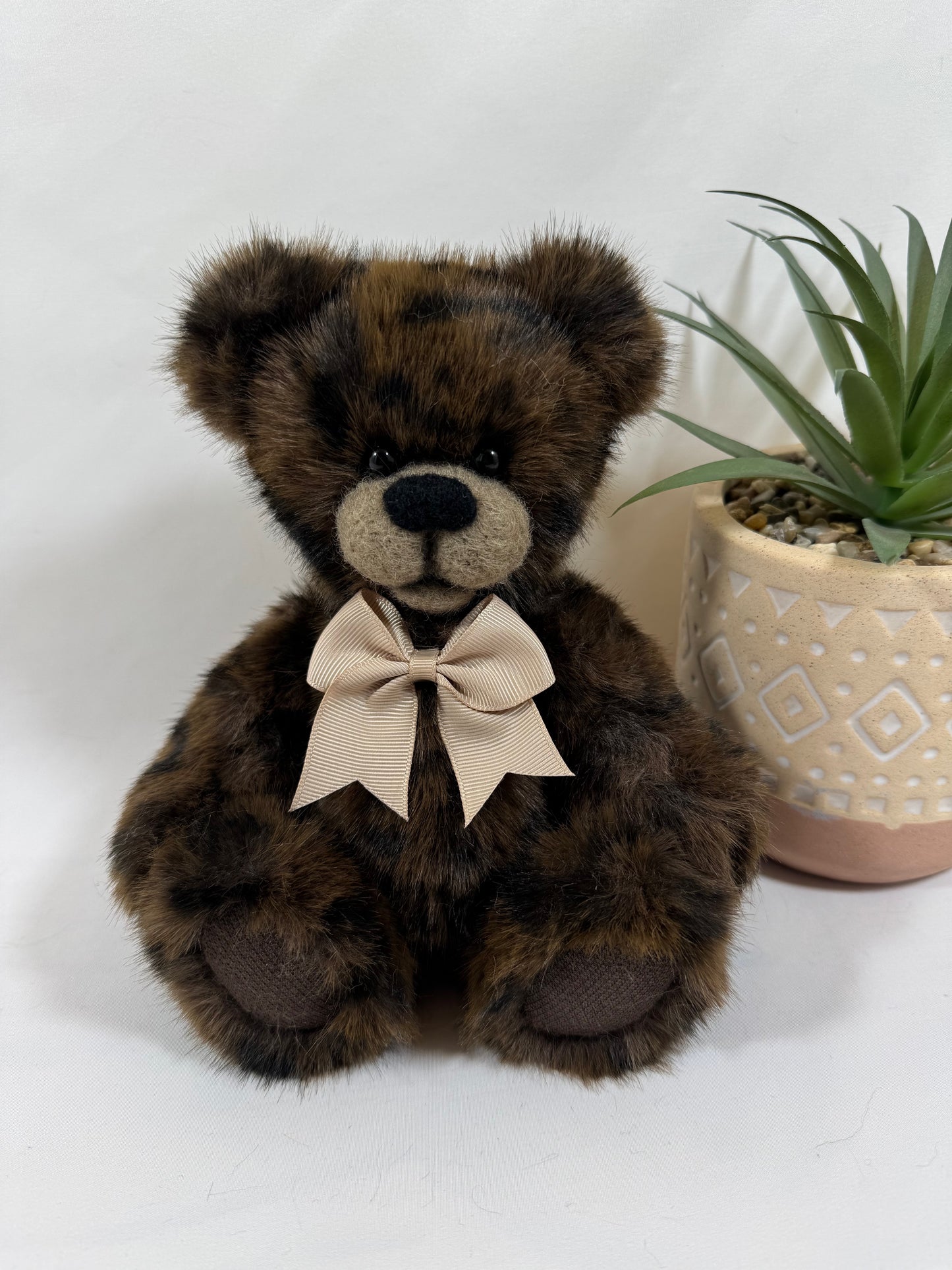 César – Ours de collection articulé 22 cm en fausse fourrure, pièce unique