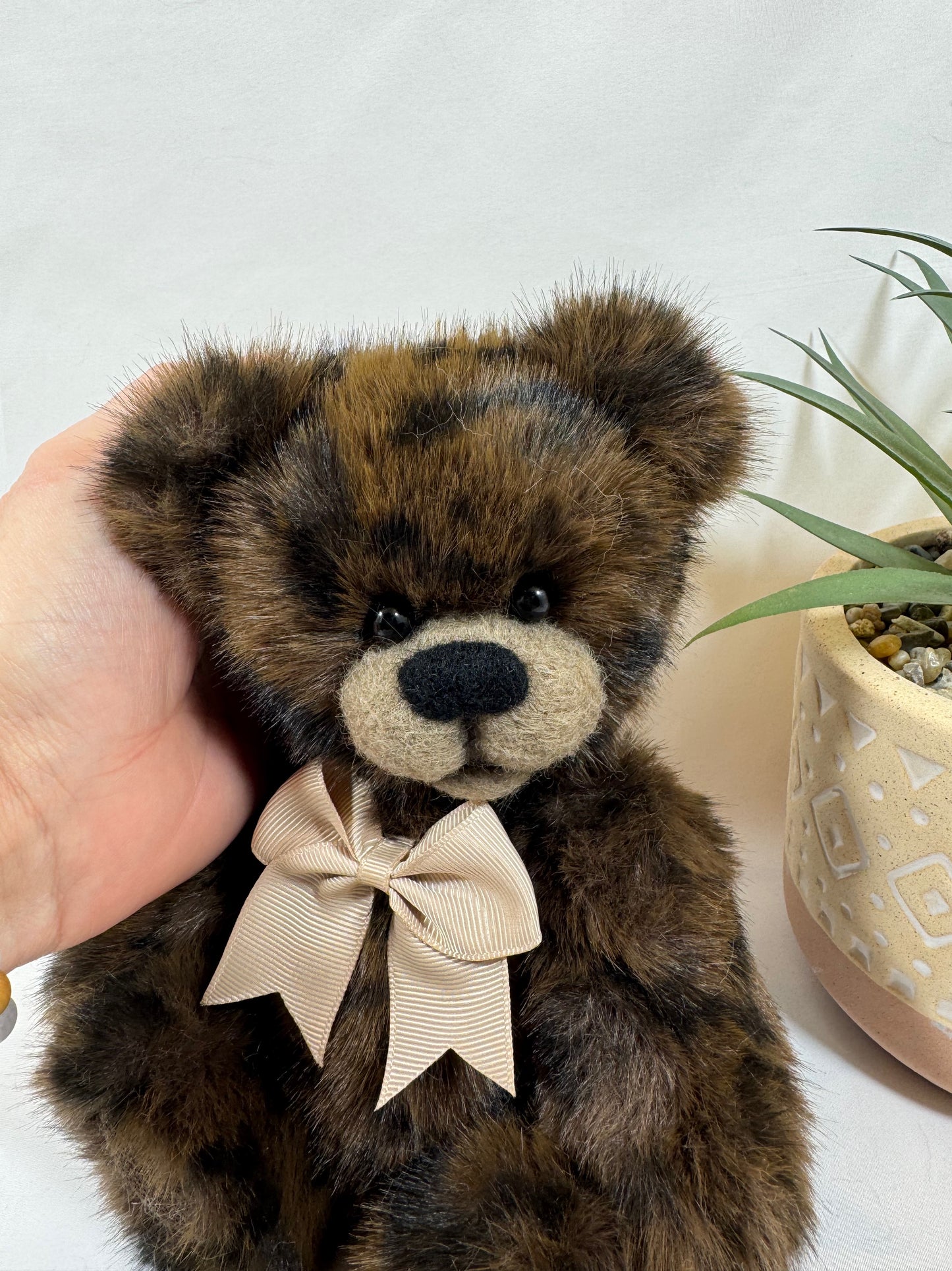 César – Ours de collection articulé 22 cm en fausse fourrure, pièce unique