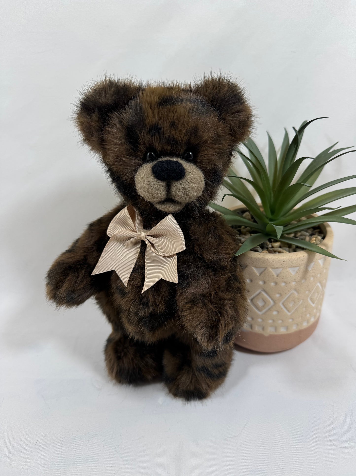 César – Ours de collection articulé 22 cm en fausse fourrure, pièce unique