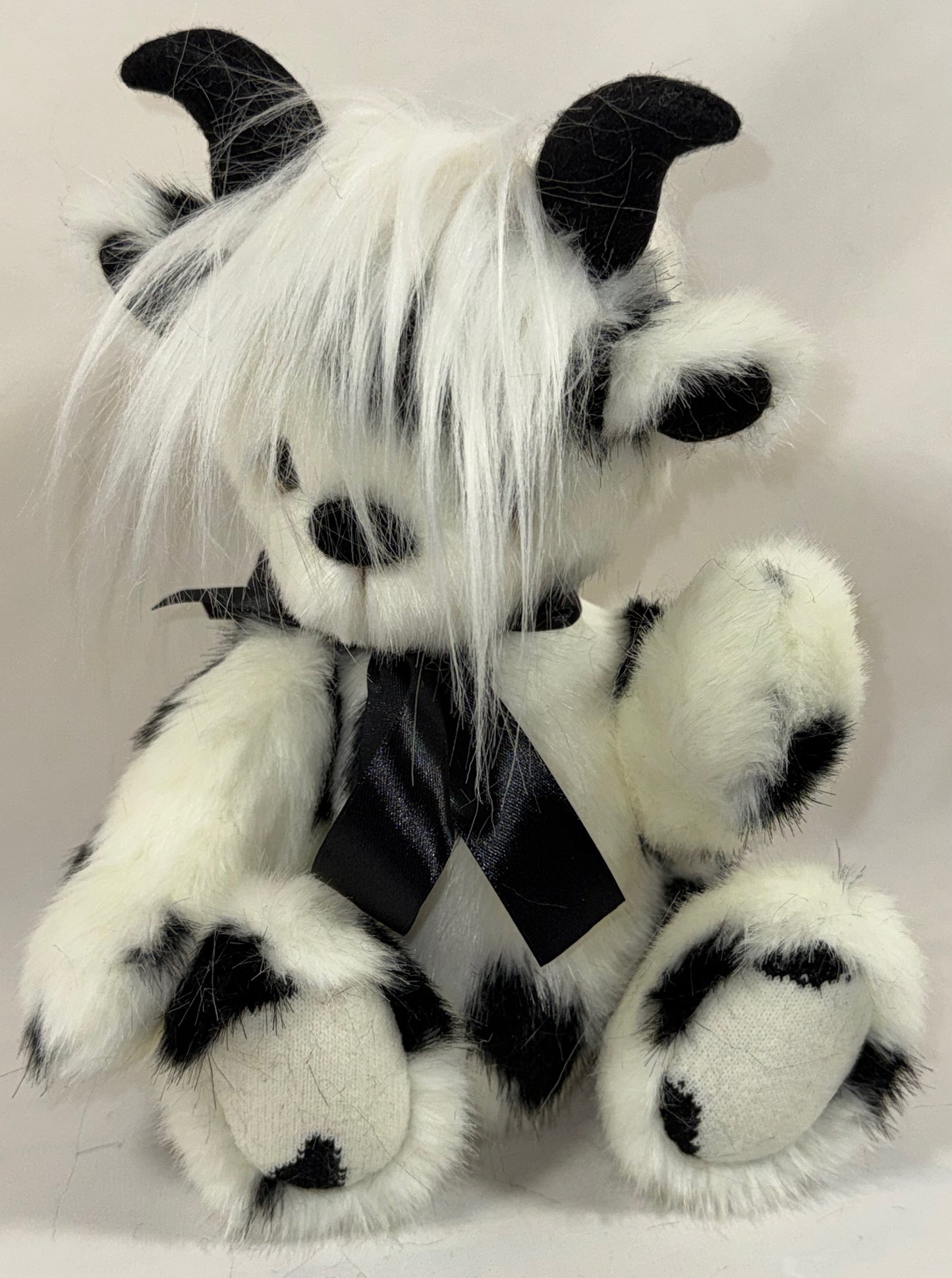 Vachette de collection articulée 32 cm Domino – style Highland noir et blanc, pièce unique