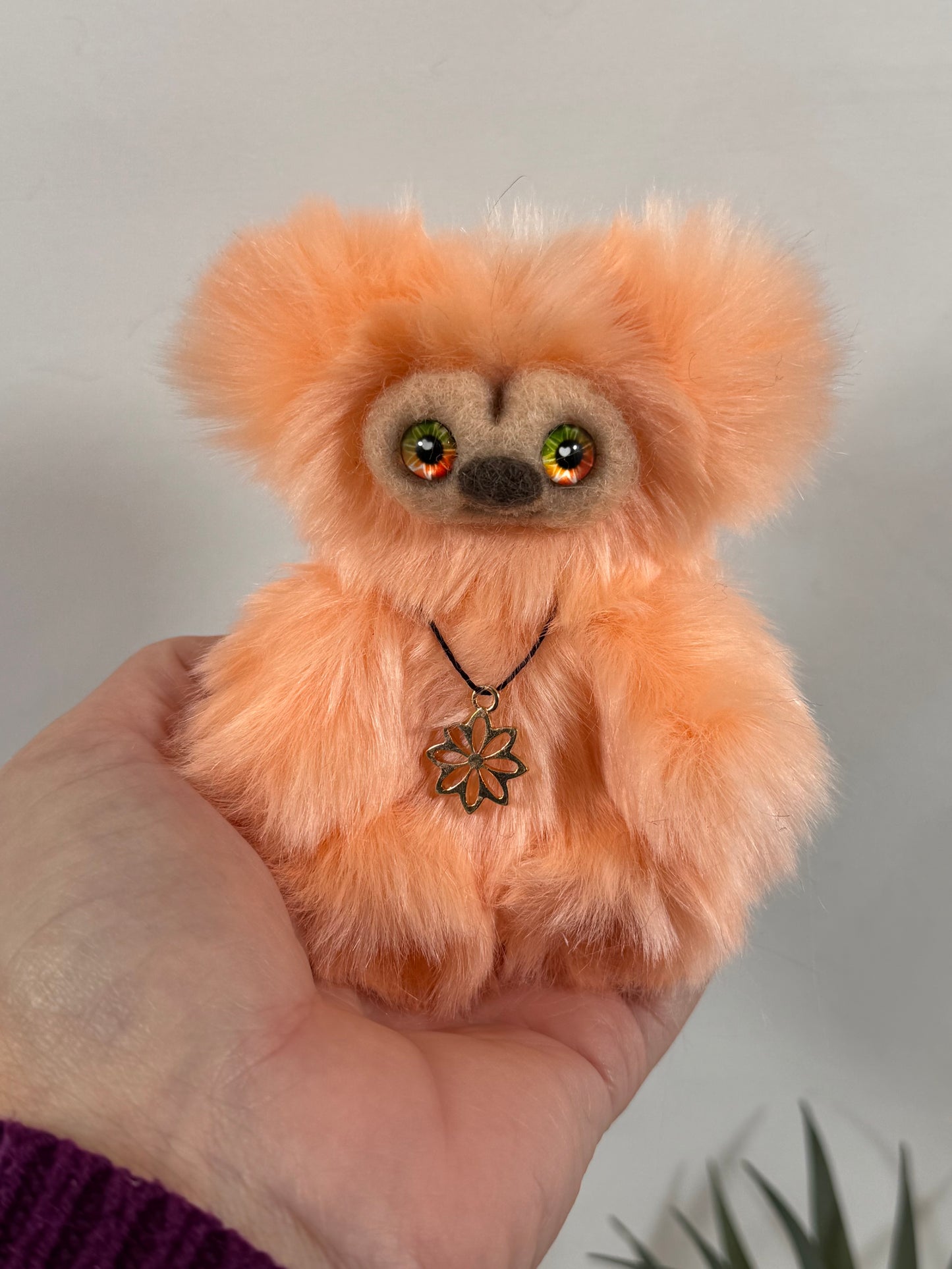 🧸 Feïnoa – Baby Frimousse miniature articulée en fausse fourrure pêche | Collection Les Baby Frimousses