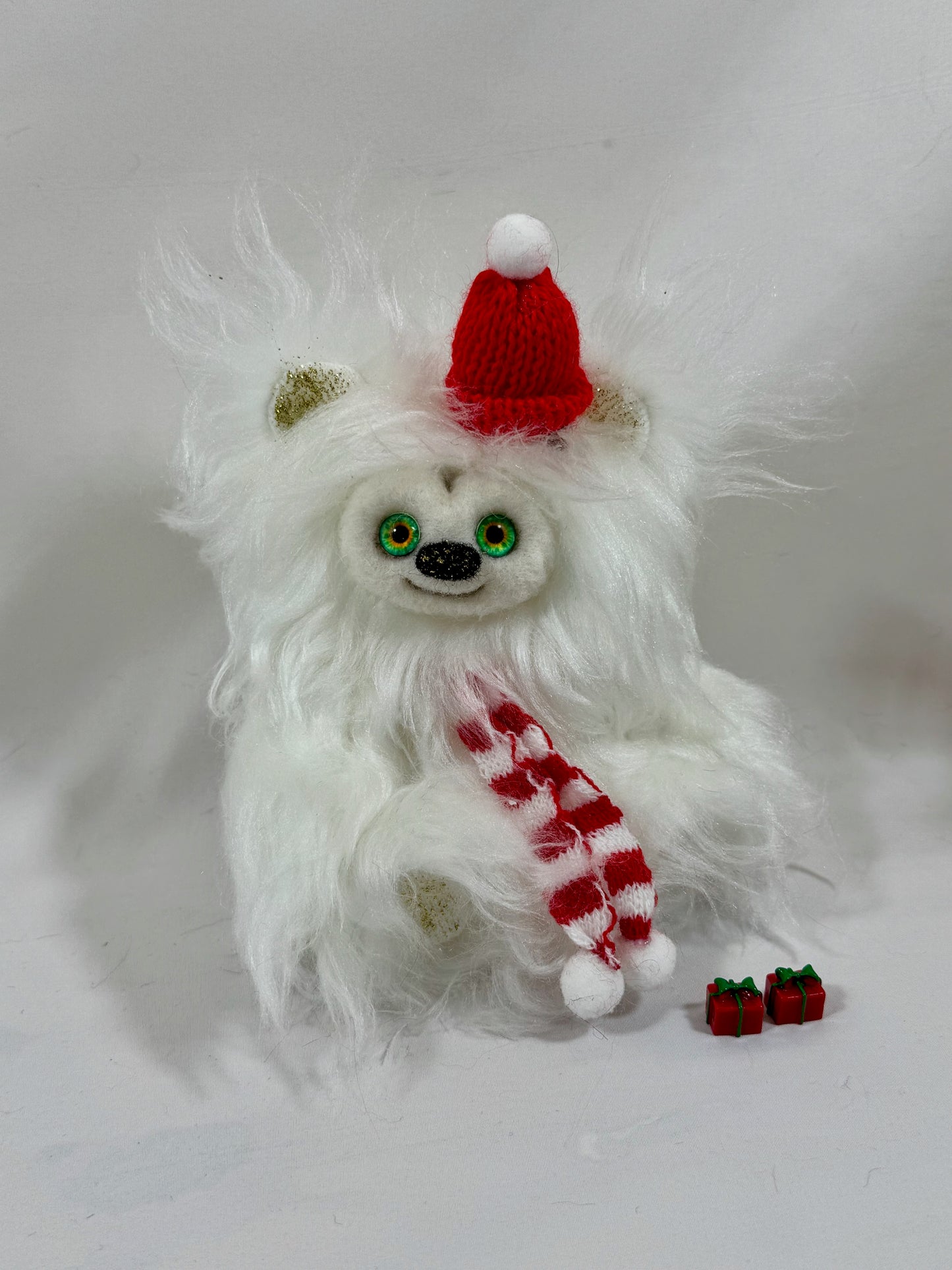 Frimousse de Noël “Flocon” – Peluche de collection articulée 16 cm | yeux en verre & visage feutré