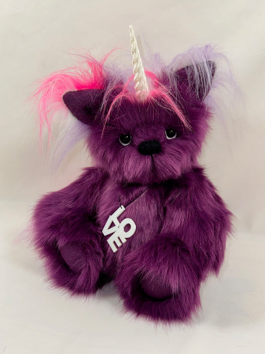 Licorne de collection Love 32 cm en fausse fourrure violette avec corne imprimée en 3D