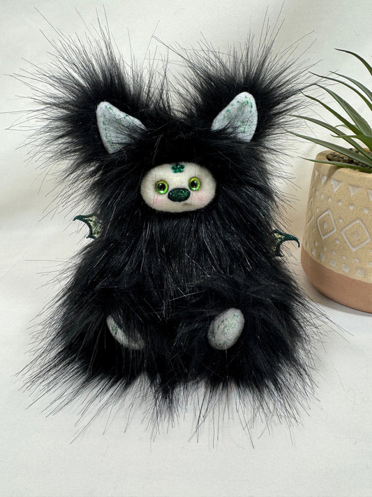 Frimousse elfique Lumérys 18 cm – ailes brodées amovibles, pièce unique