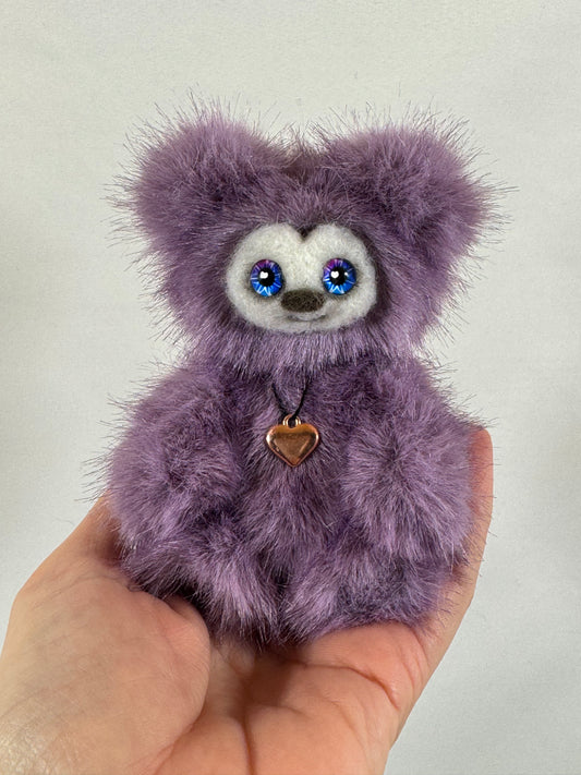 🧸 Maëly – Baby Frimousse miniature articulée en fausse fourrure violette | Collection Les Baby Frimousses