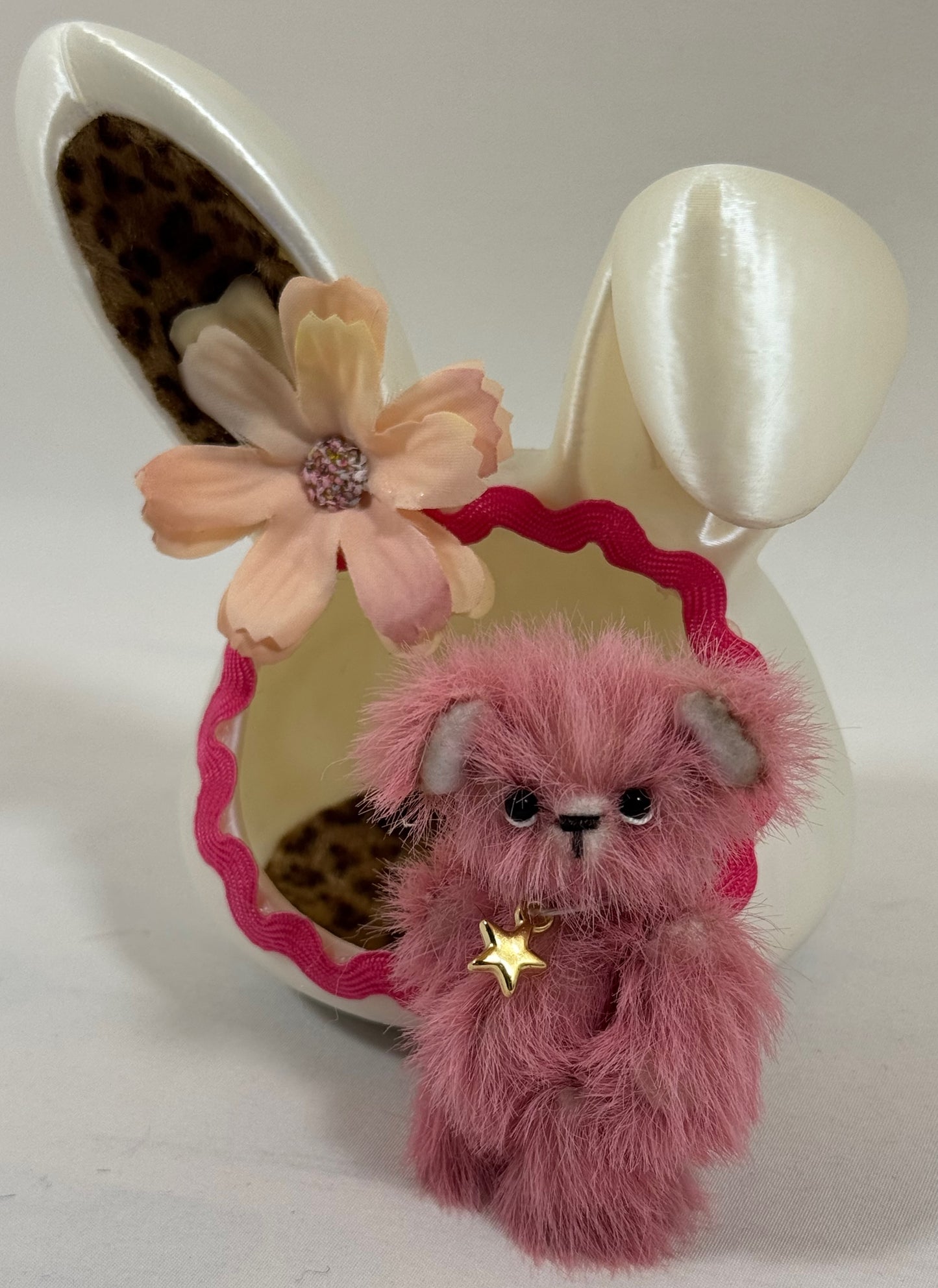 Mini ours miniature 5 cm avec maison lapin – création artisanale, pièce unique