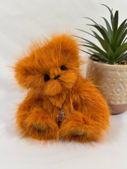 Ours de collection Carotte 18 cm en fausse fourrure orange, articulé et fait main