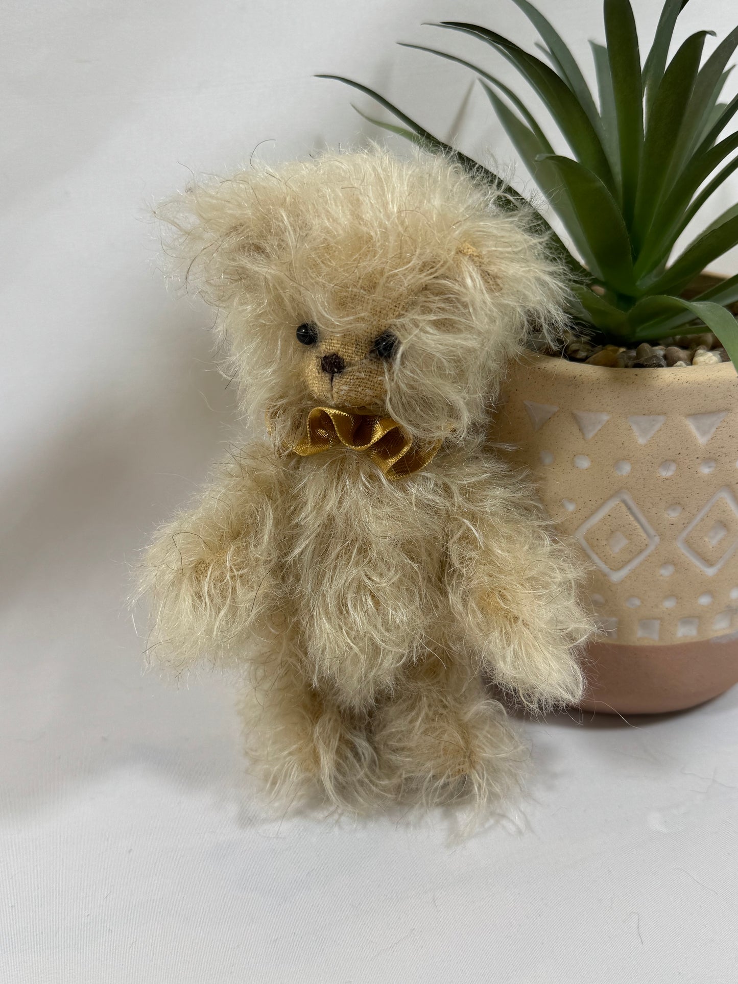 Ours de collection Célestin en mohair beige vintage articulé à l’ancienne 14 cm