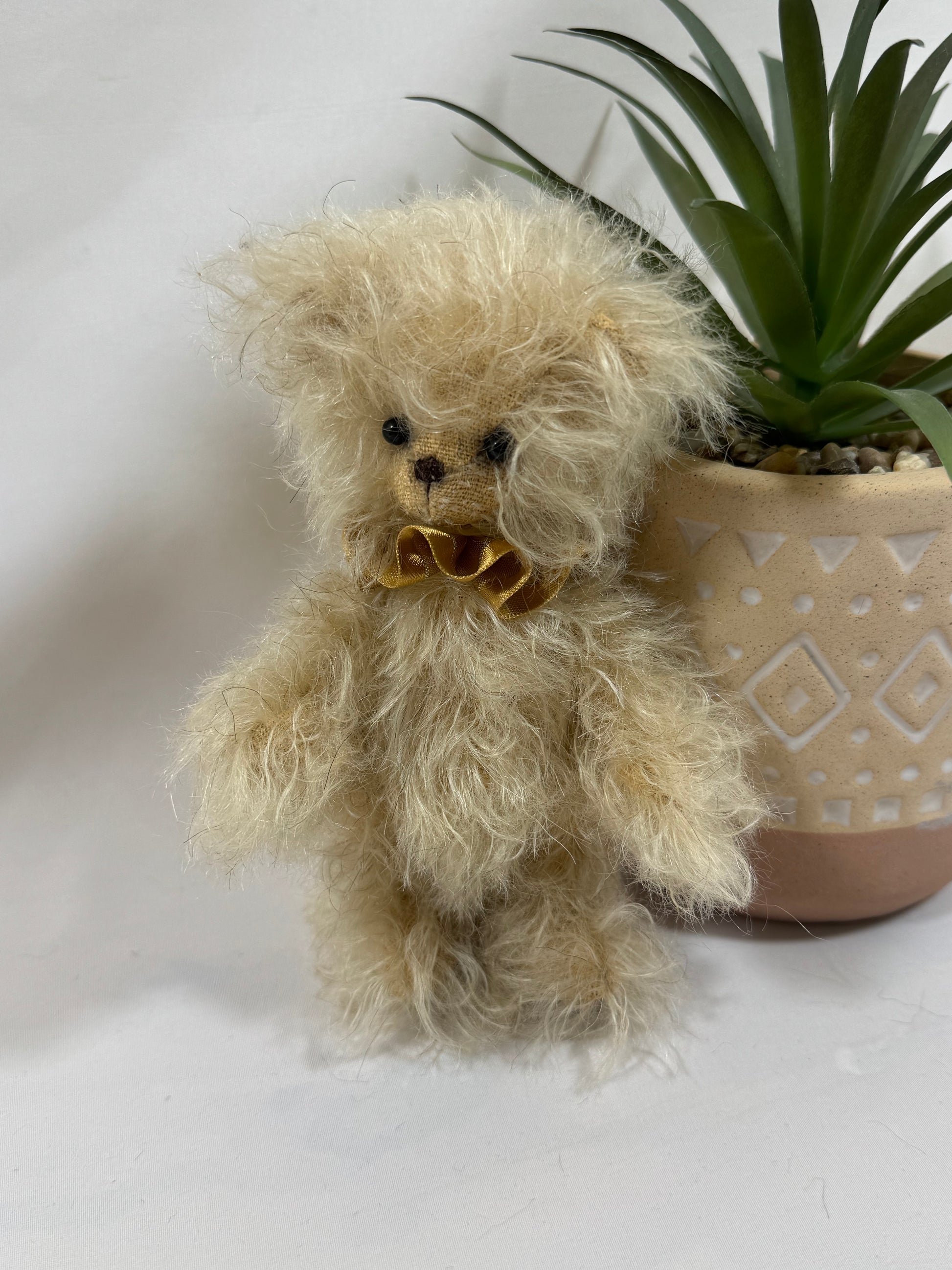 Ours de collection Célestin en mohair beige vintage articulé à l’ancienne 14 cm