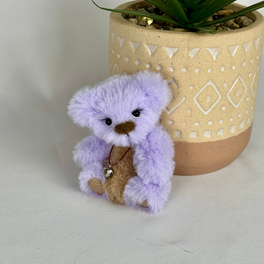 Ours en peluche miniature lavande de 10 cm, fait main et articulé à l’ancienne