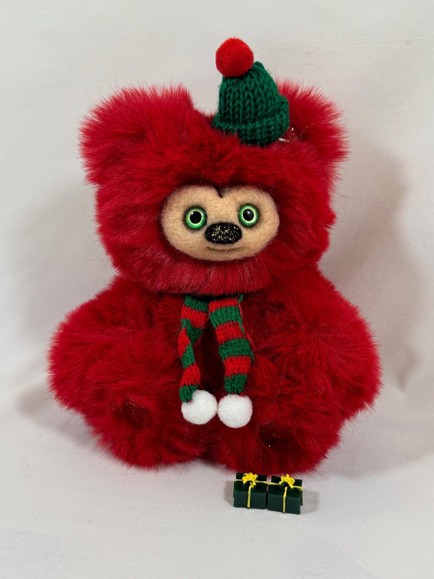 Frimousse de Noël “Pixi” – Peluche de collection articulée 16 cm | yeux en verre & visage feutré